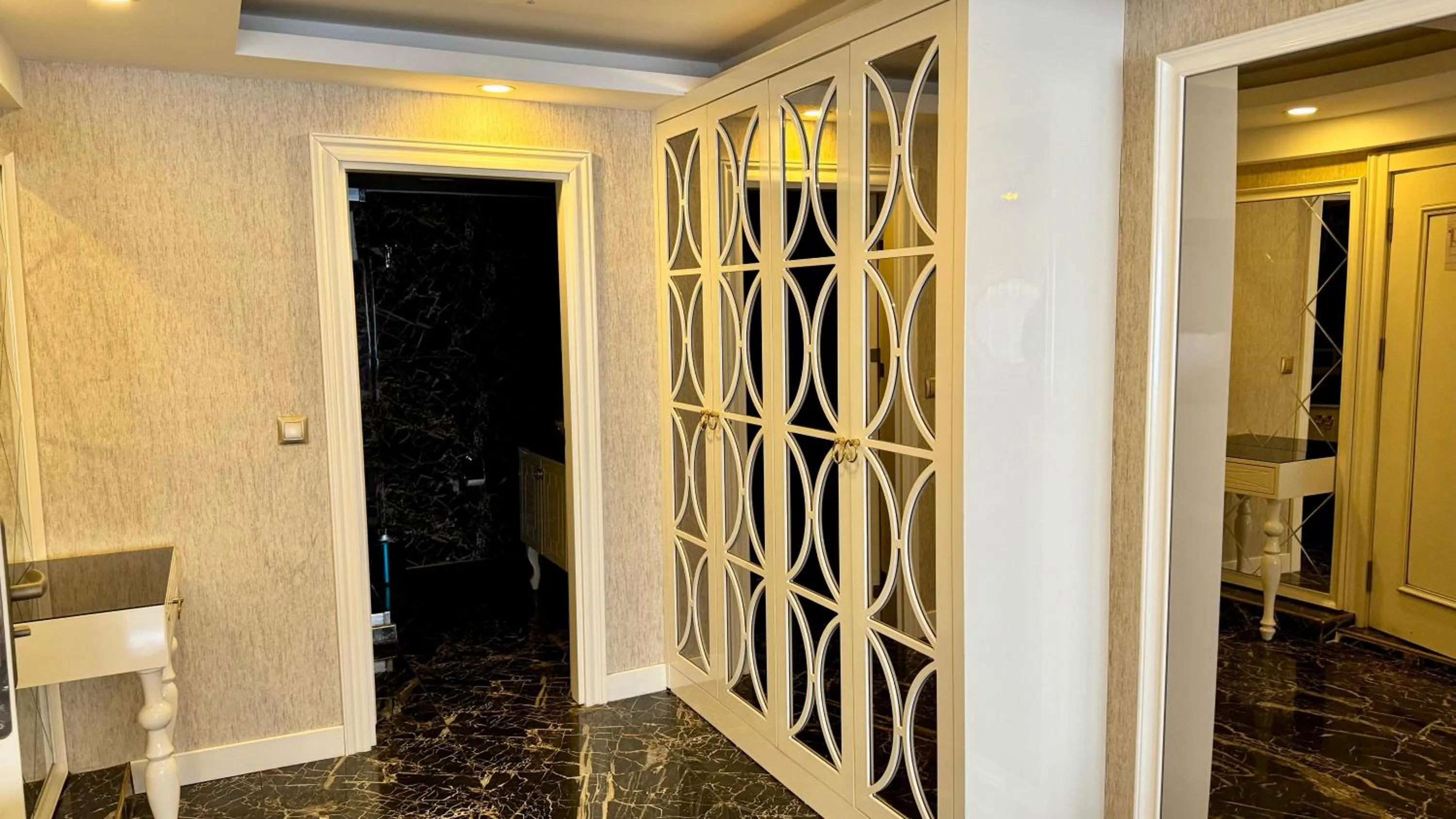 wardrobe in Burj Al Istanbul