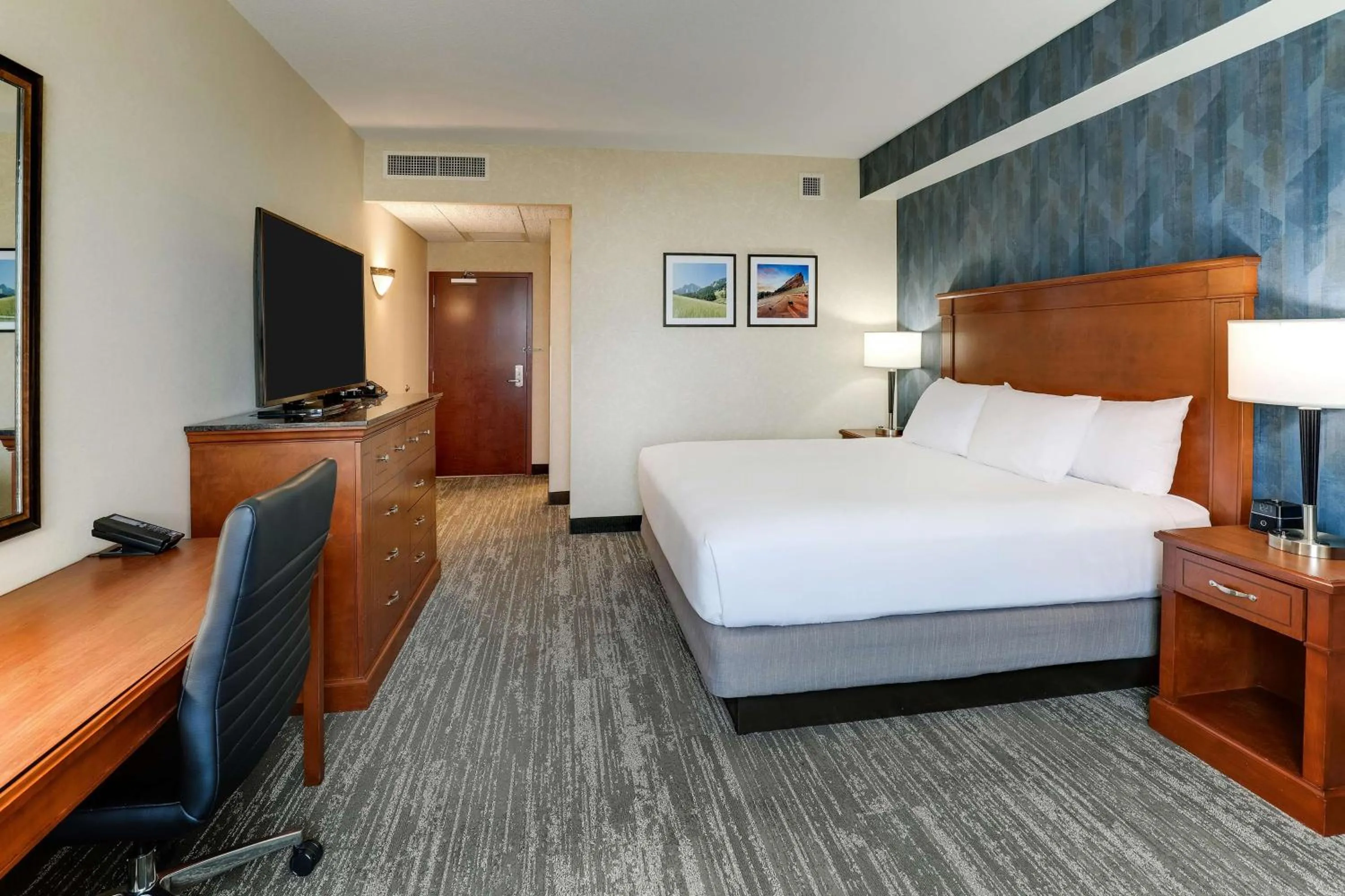 Bedroom, Bed in Drury Plaza Hotel Denver Westminster