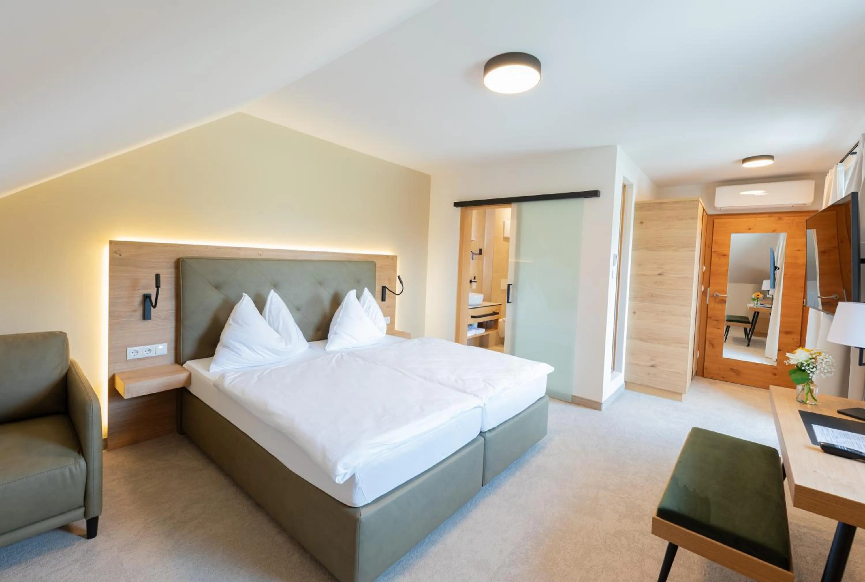 Photo of the whole room, Bed in Hotel Die Pflegerbrücke