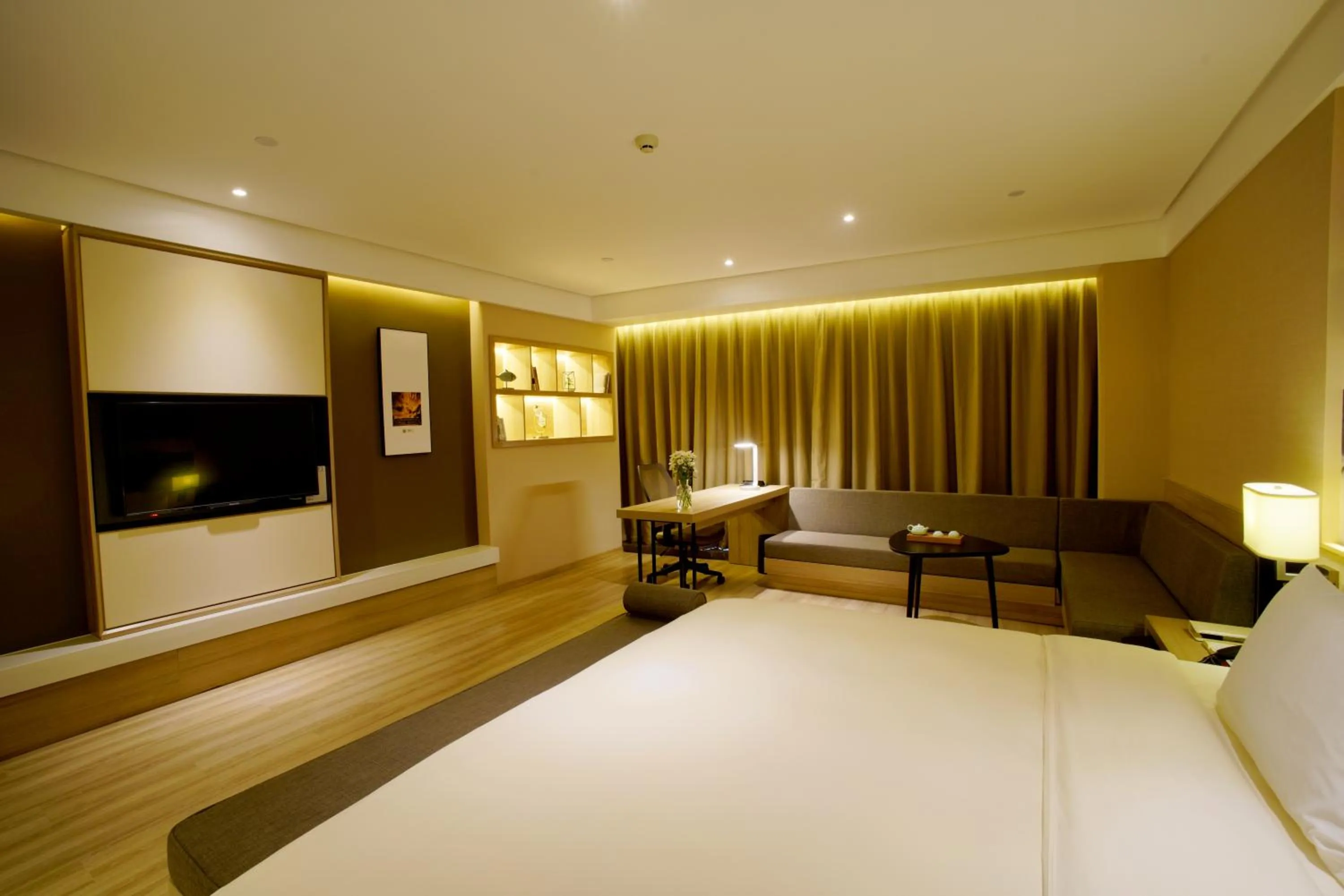 Photo of the whole room, Bed in Atour Hotel Guangzhou Yueqiao Branch