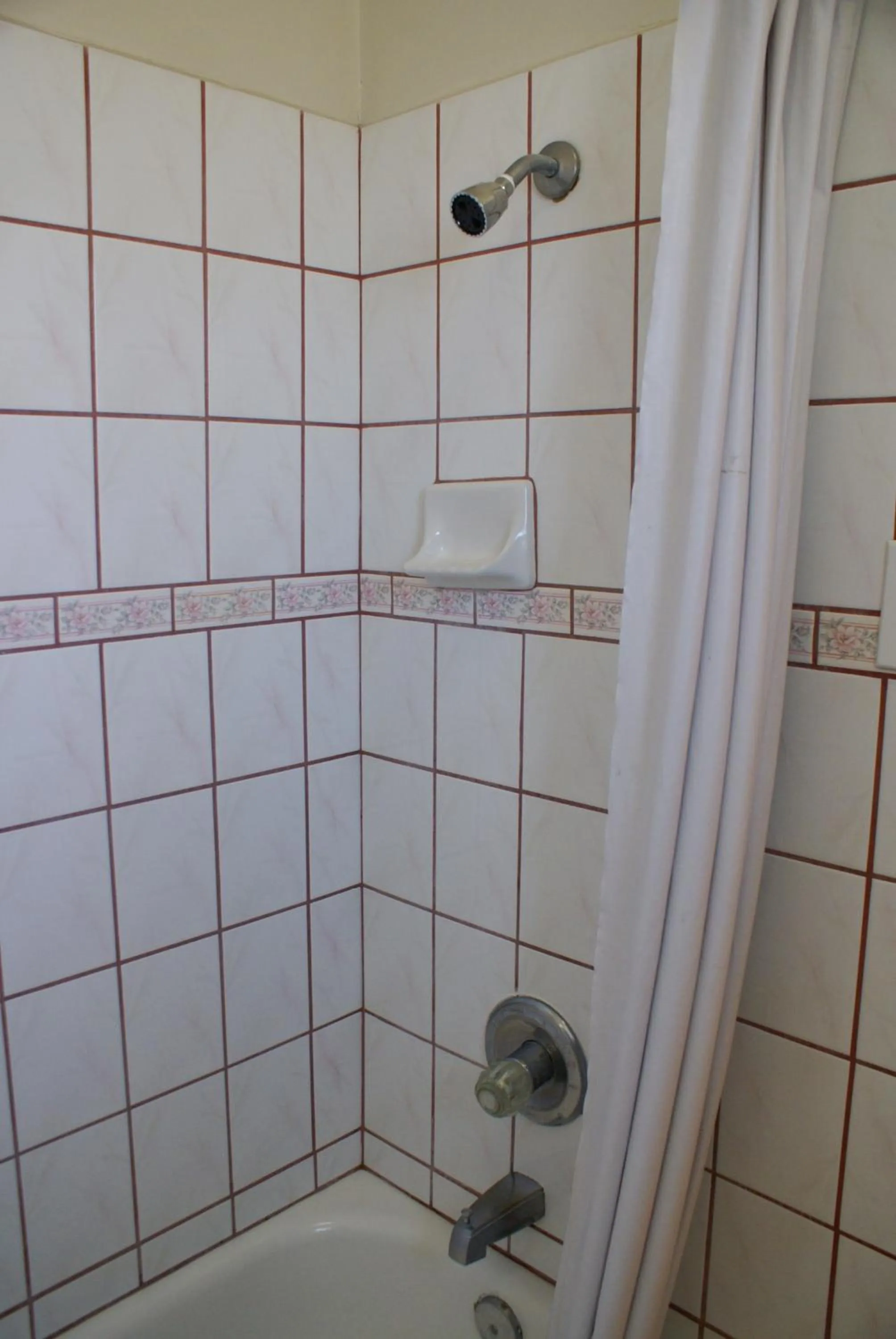 Bathroom in Sahara Motel