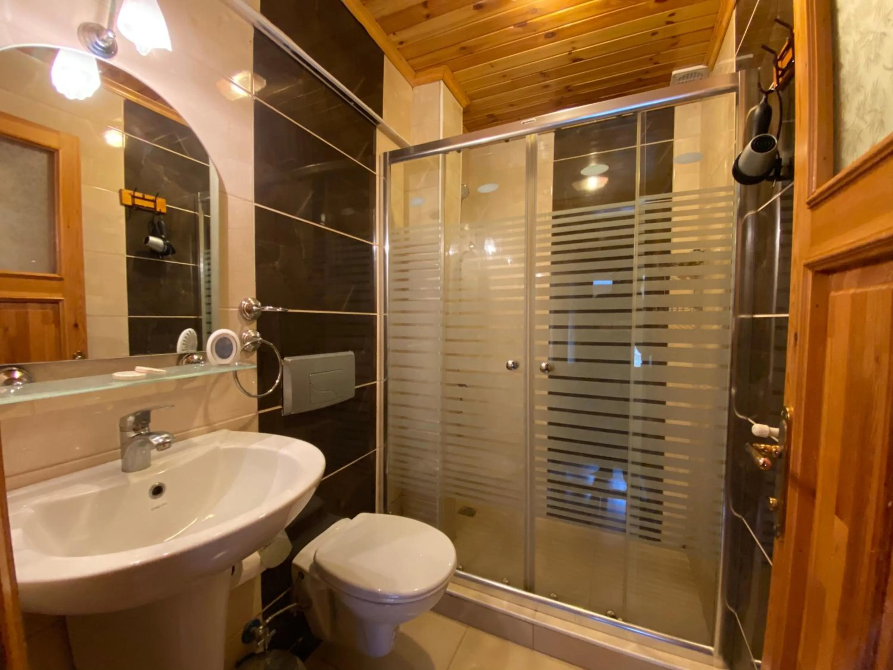 Shower in Ağva Green River Hotel