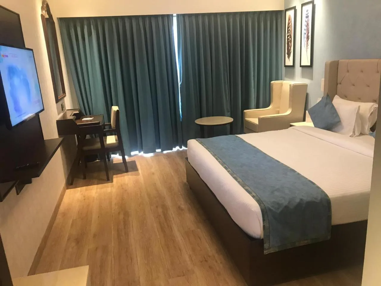 Communal lounge/ TV room, Bed in Enrise By Sayaji Rau Indore