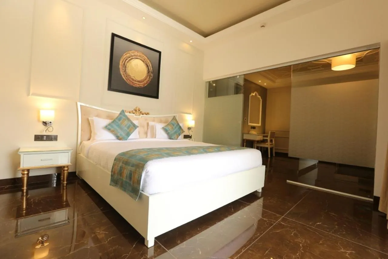 Communal lounge/ TV room, Bed in Enrise By Sayaji Rau Indore