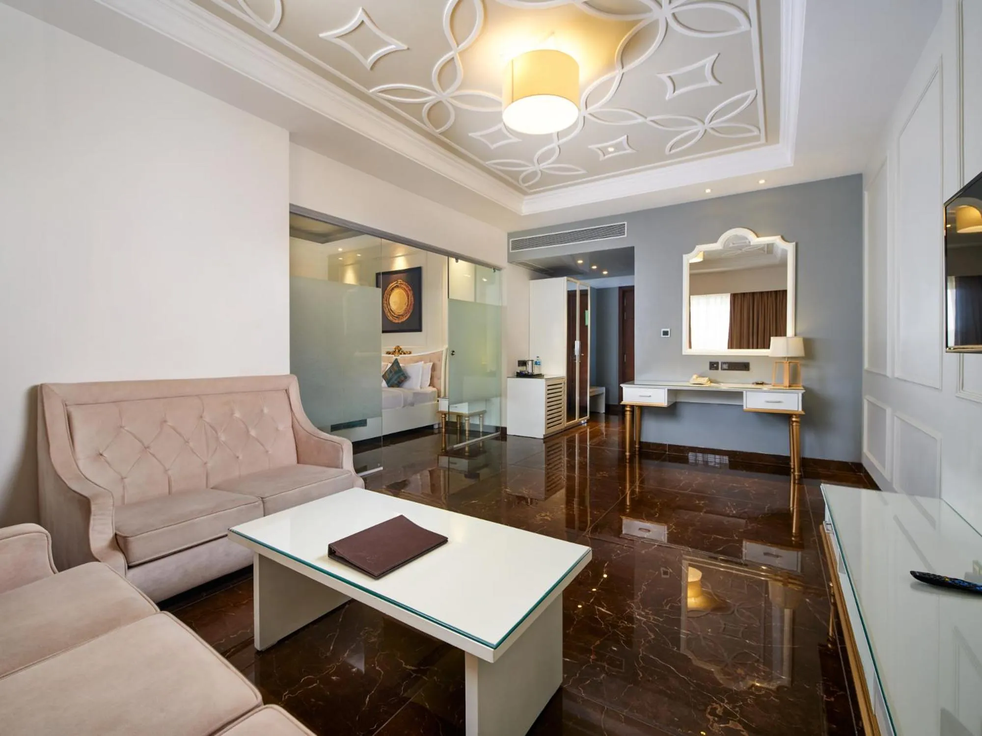 Communal lounge/ TV room in Enrise By Sayaji Rau Indore