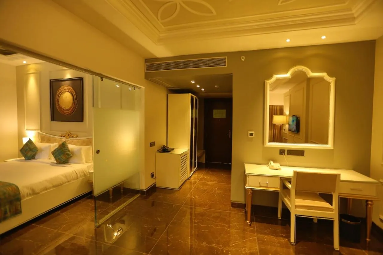 Communal lounge/ TV room in Enrise By Sayaji Rau Indore