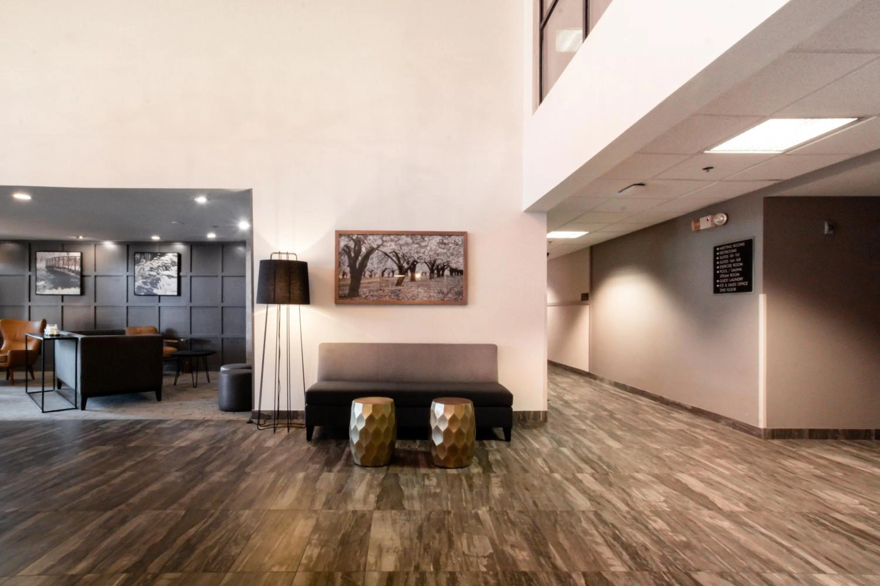 Lobby or reception in Oxford Suites Chico