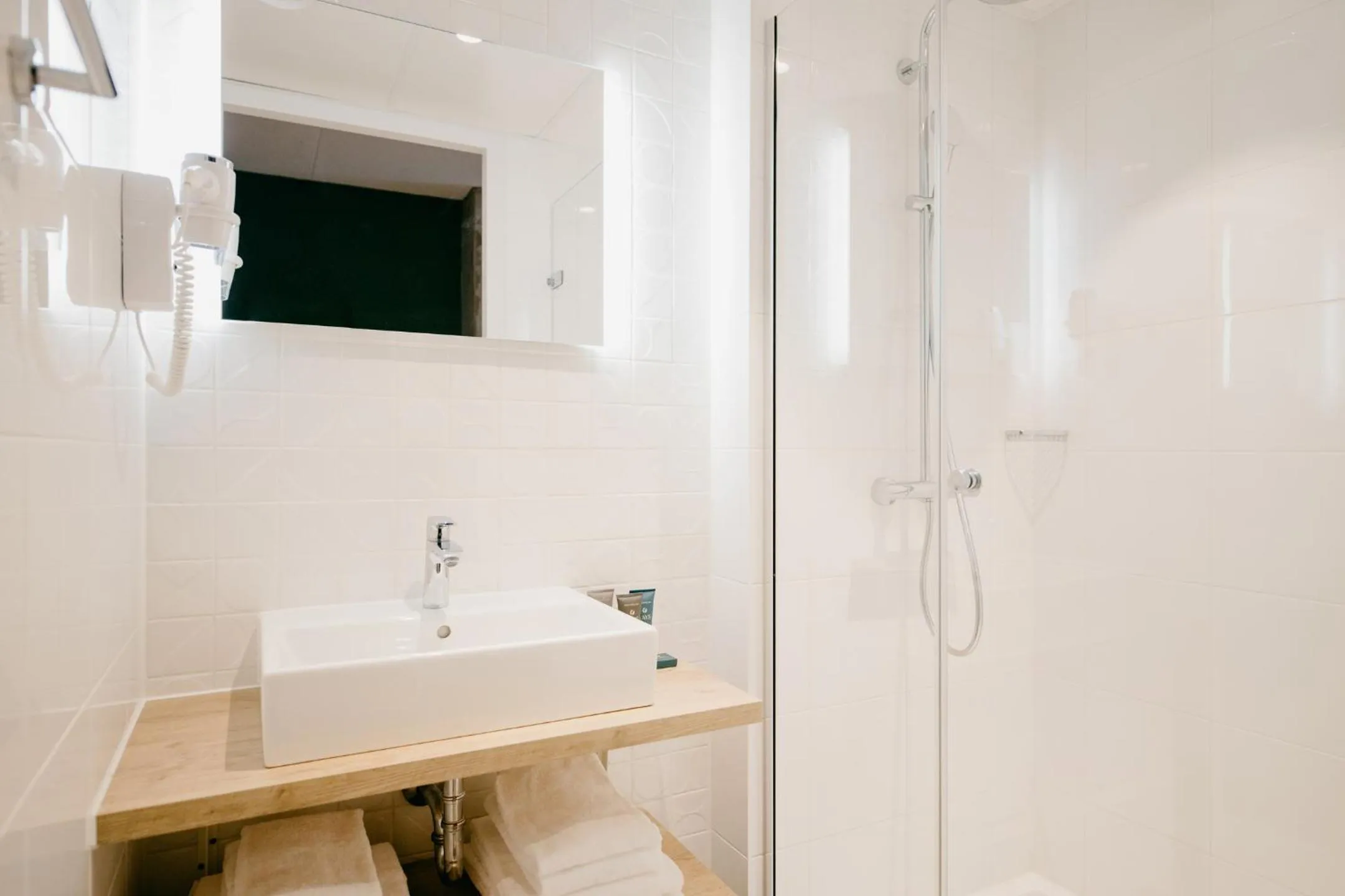 Shower in Numa Amsterdam Docklands