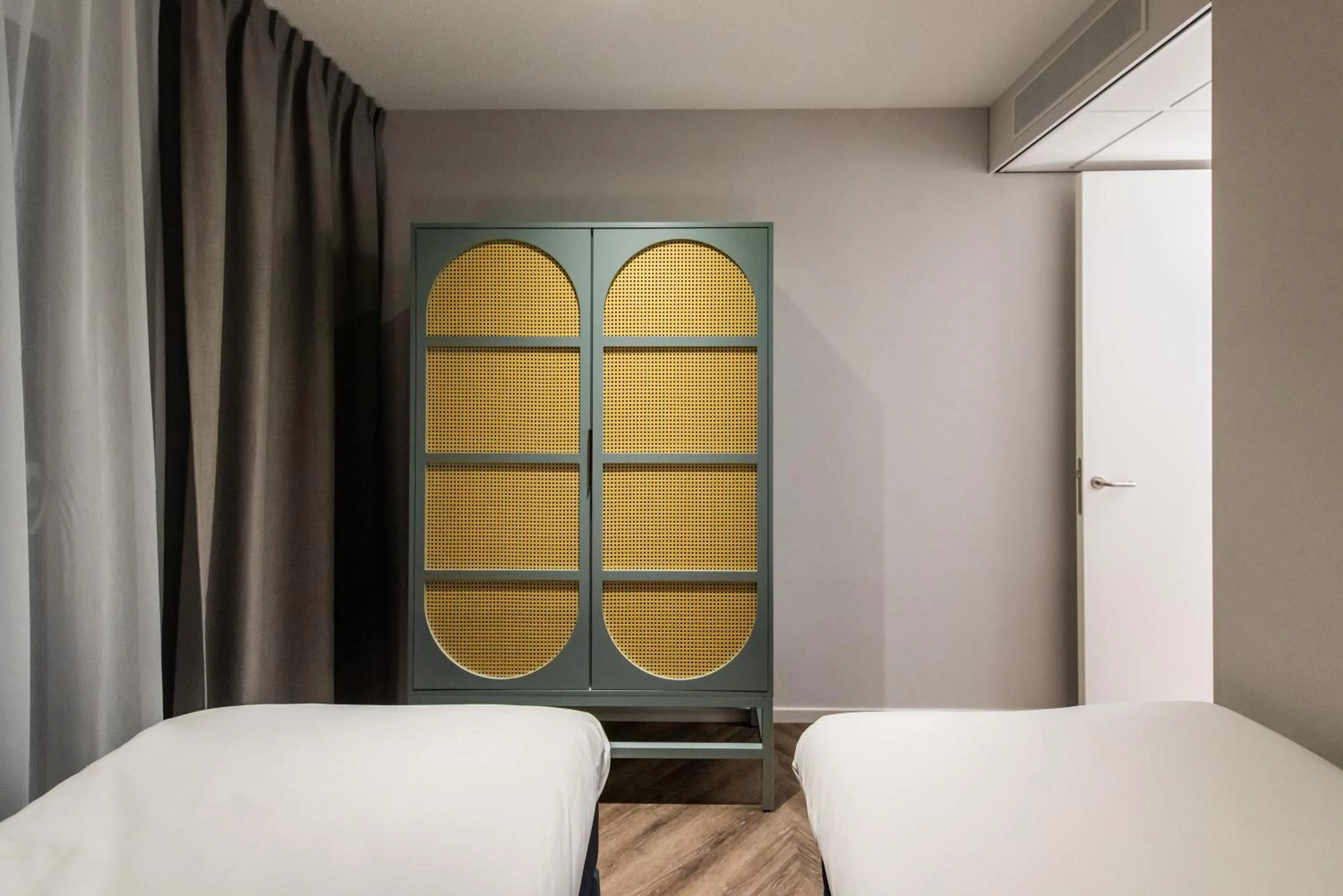 wardrobe, Bed in Numa Amsterdam Docklands