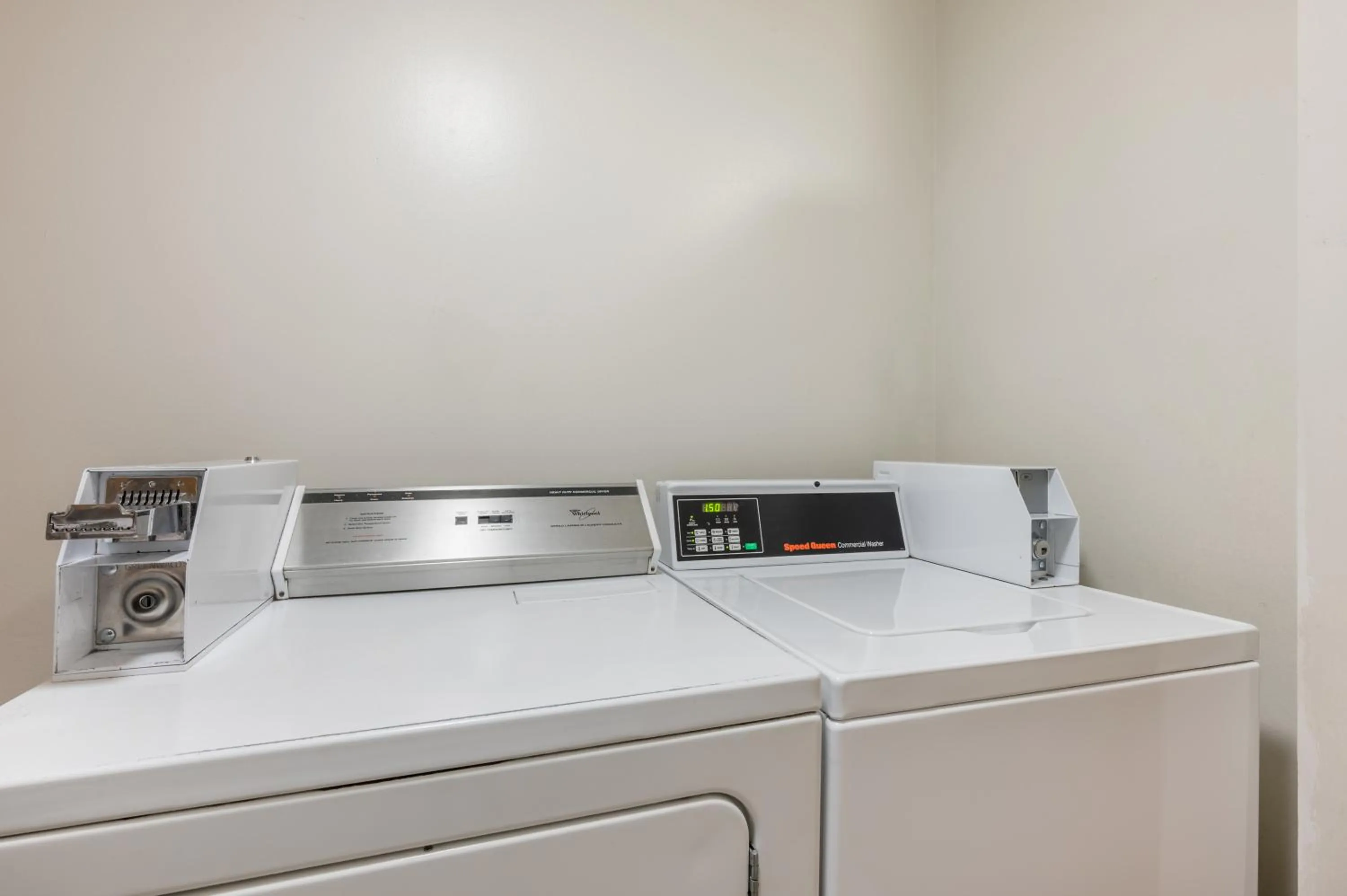 laundry in Red Roof Inn Greencastle South - Cloverdale