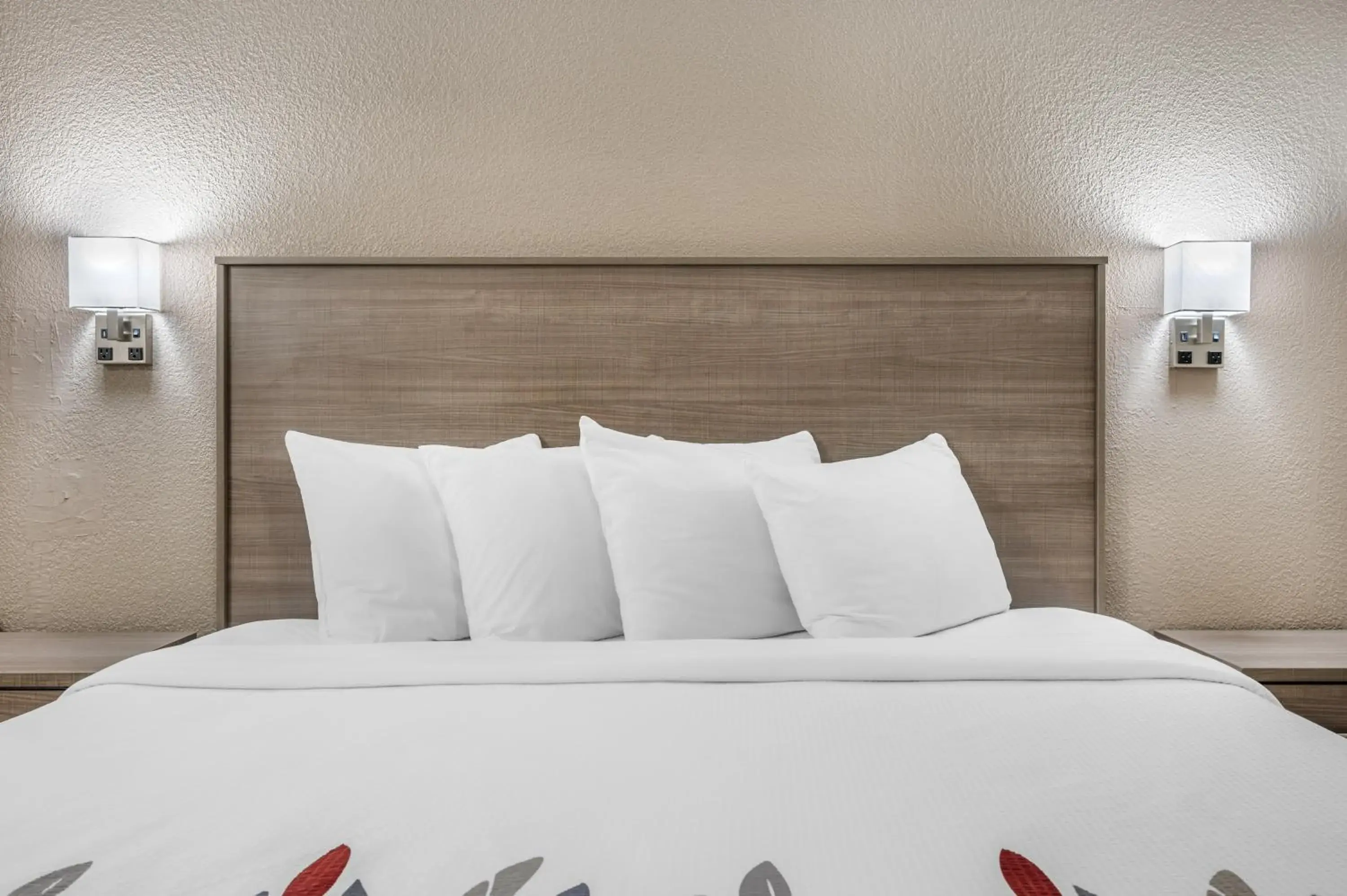 Superior King Room Disability Access Non-Smoking in Red Roof Inn Greencastle South - Cloverdale Superior King Room Disability Access Non-Smoking in Red Roof Inn Greencastle South - Cloverdale