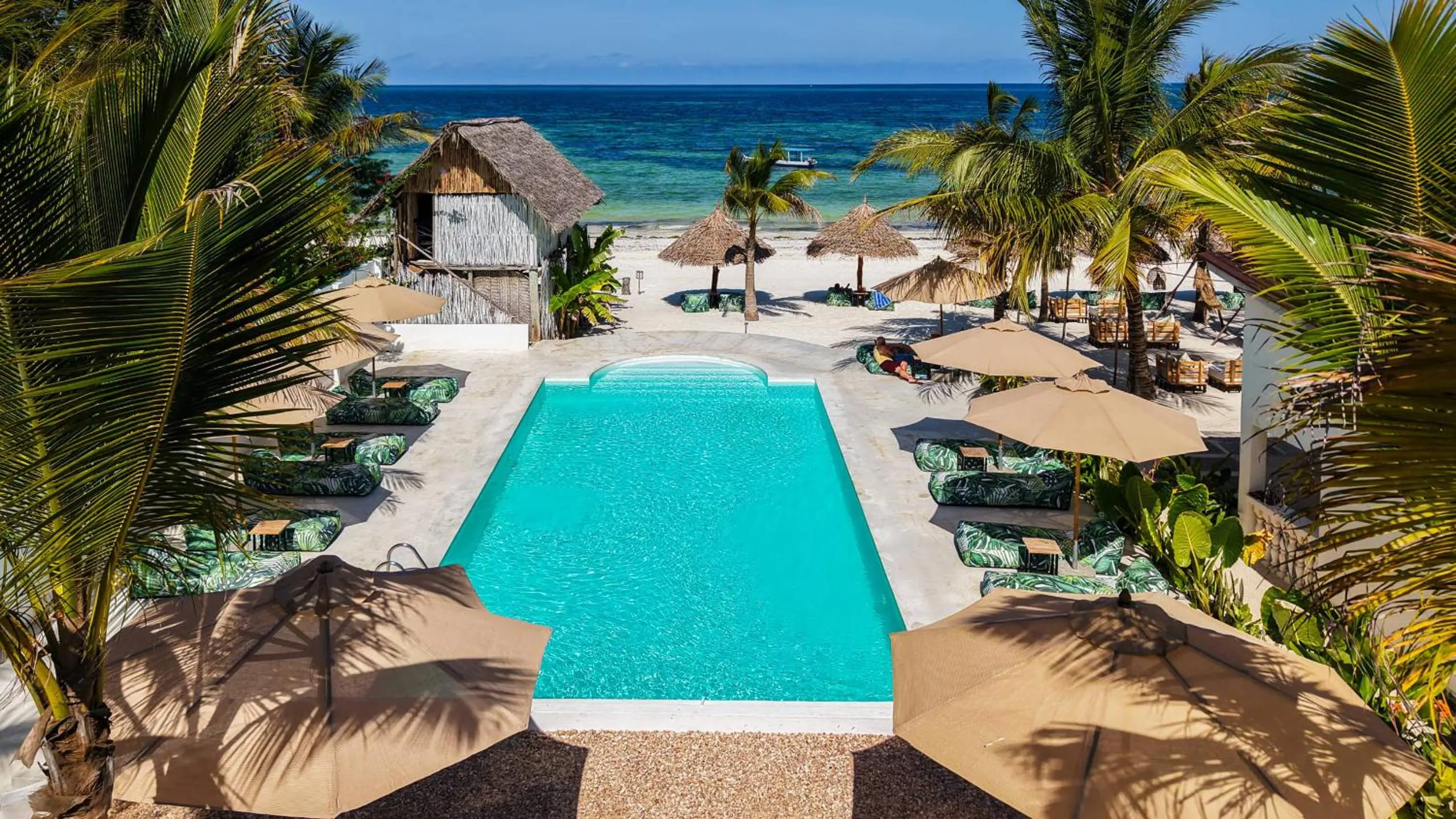 Swimming pool in Marea Boutique Hotel