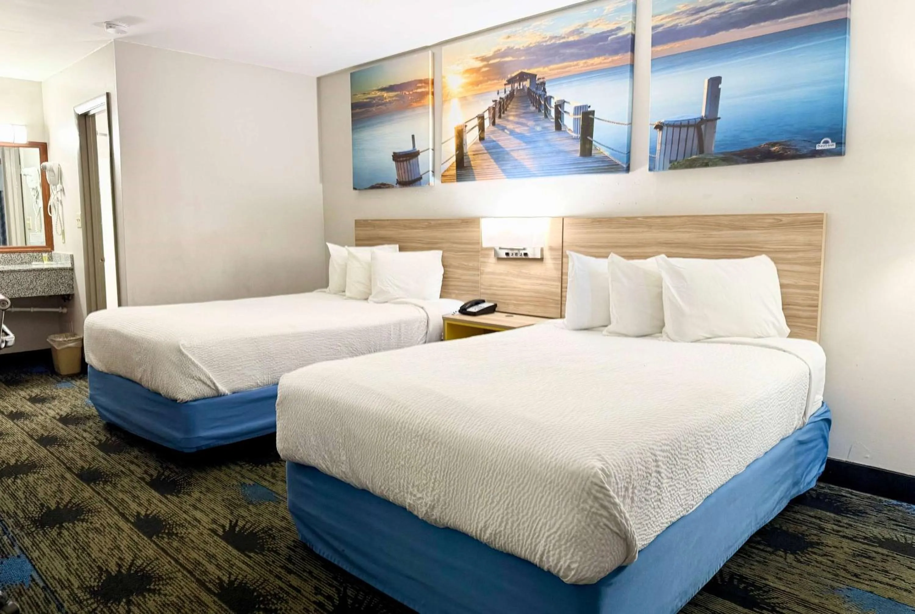 Photo of the whole room, Bed in Days Inn by Wyndham Greenville