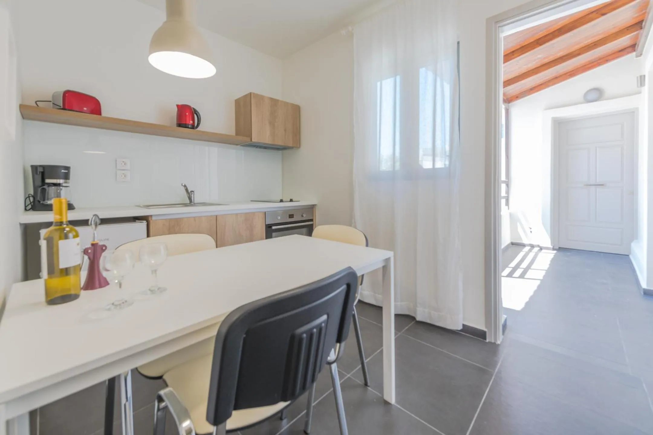 Kitchen or kitchenette in Rotunda Suites