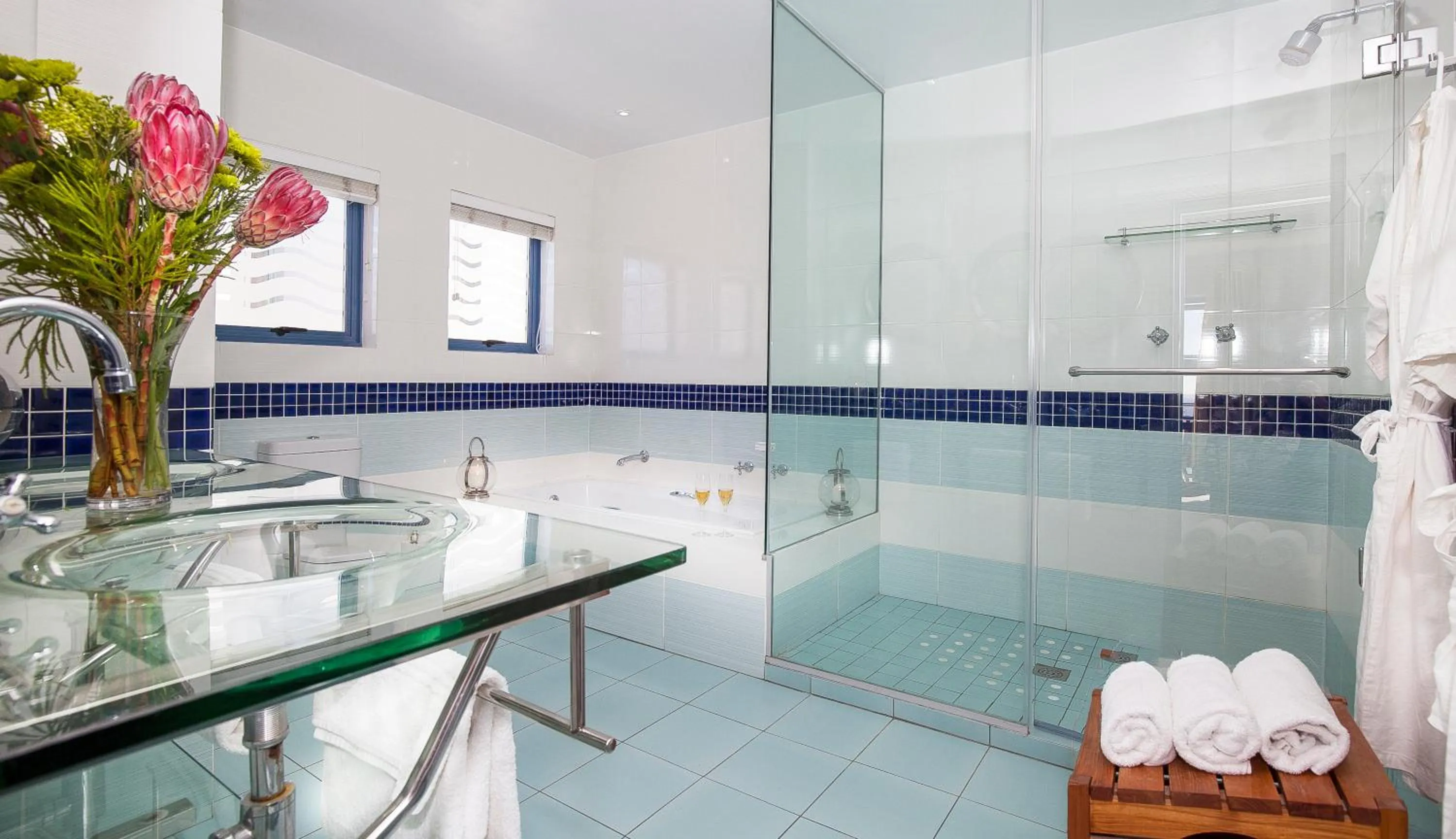 Bathroom in Magellans Hotel