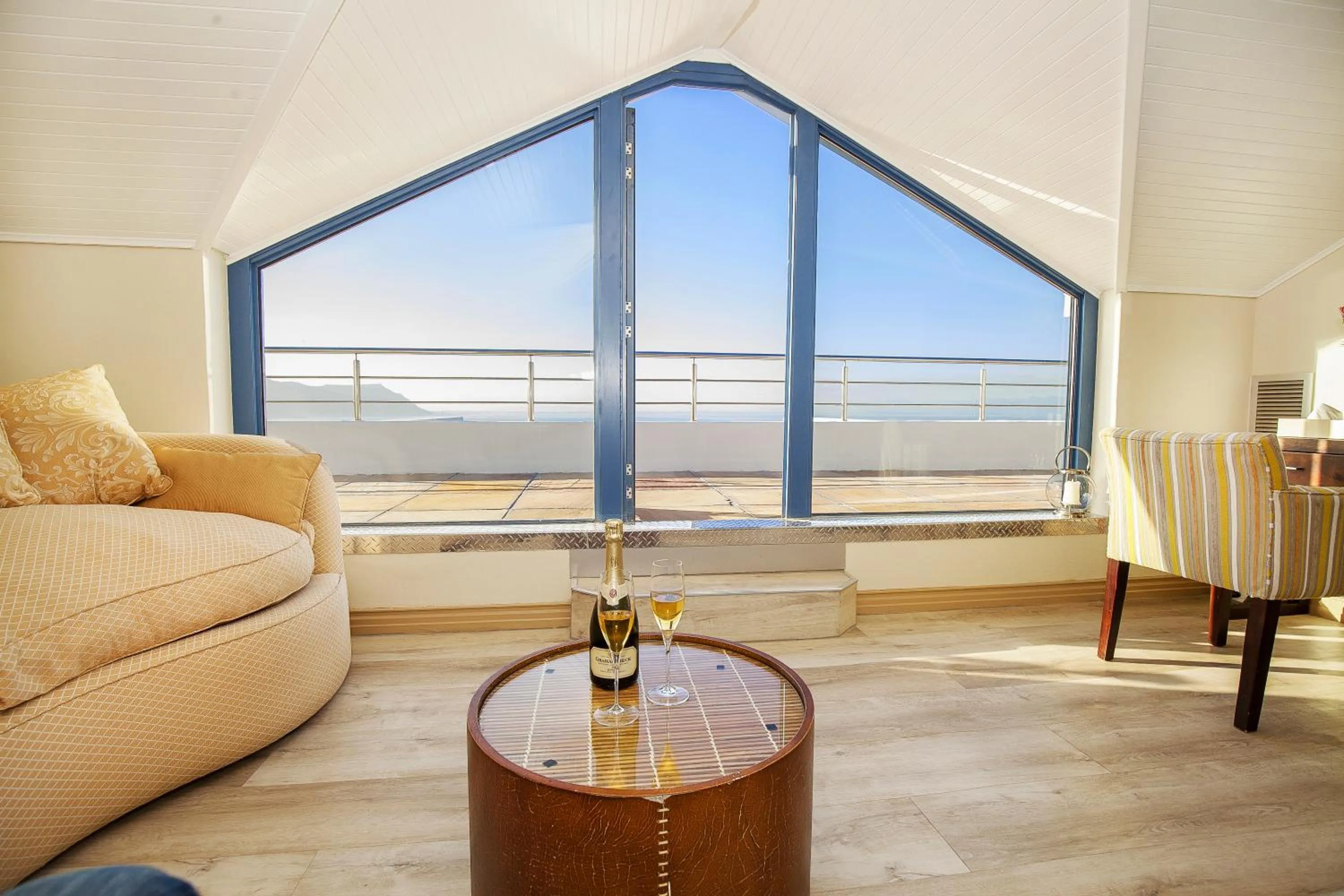 Balcony/Terrace in Magellans Hotel