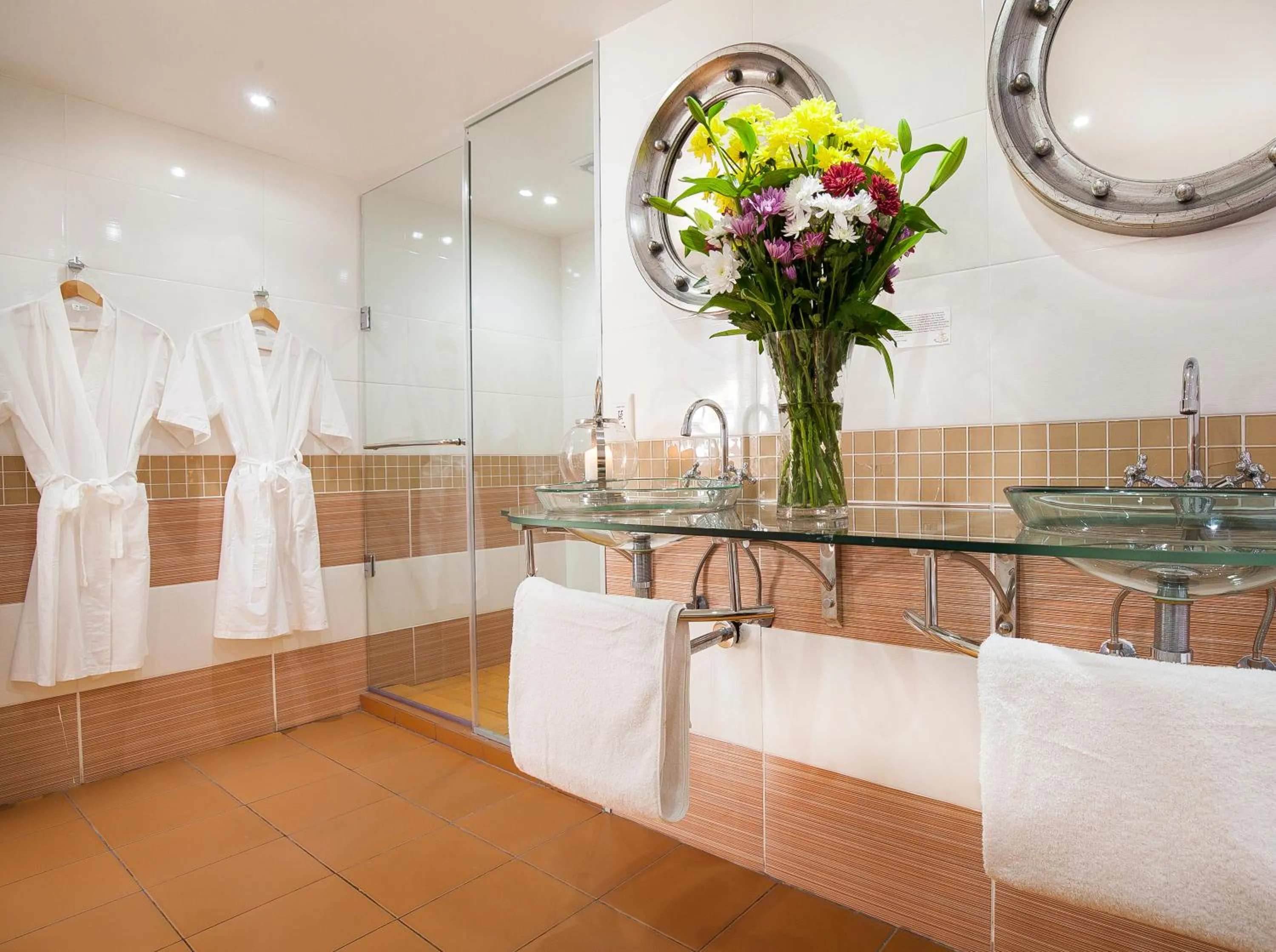 Bathroom in Magellans Hotel