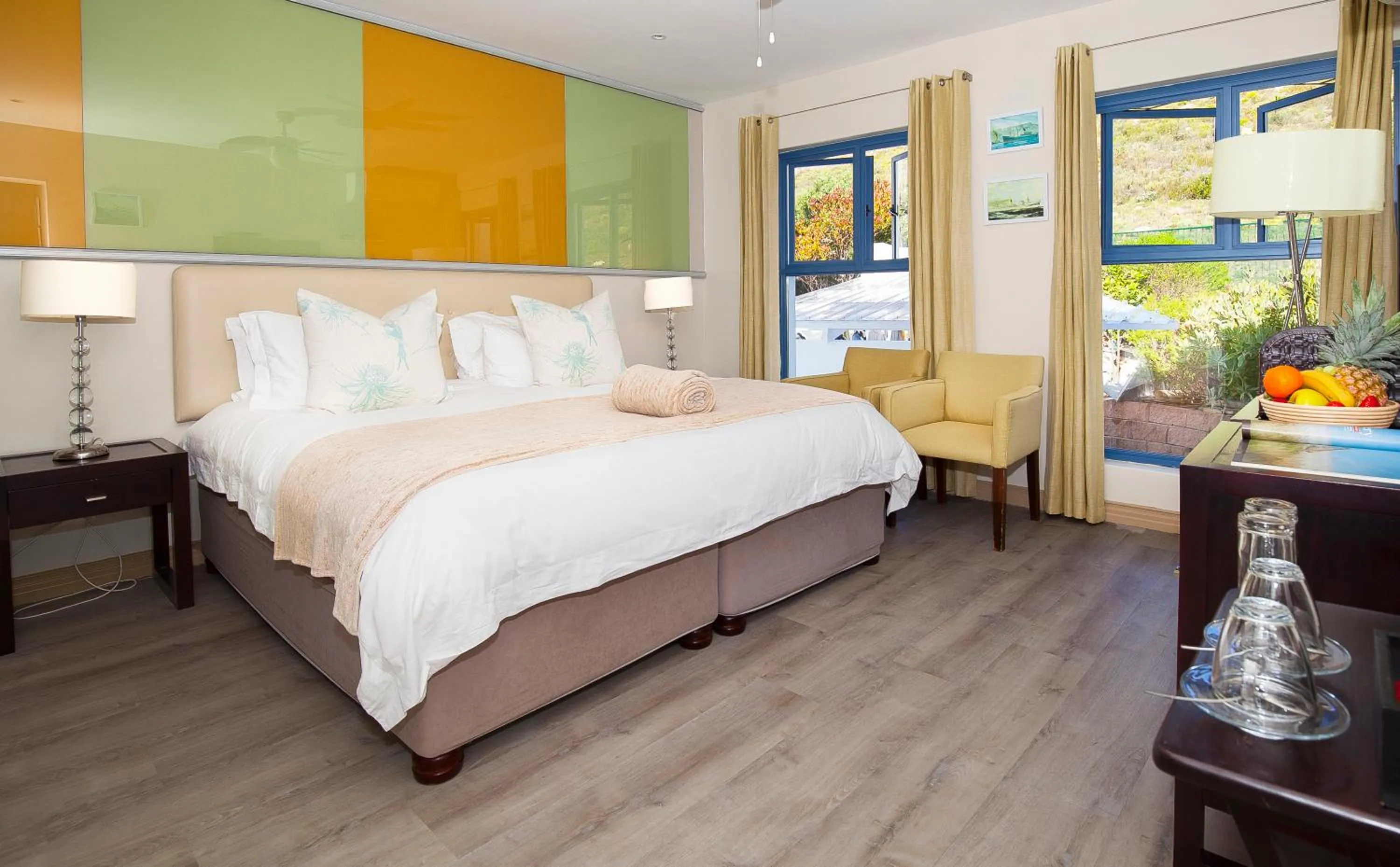 Bedroom, Bed in Magellans Hotel