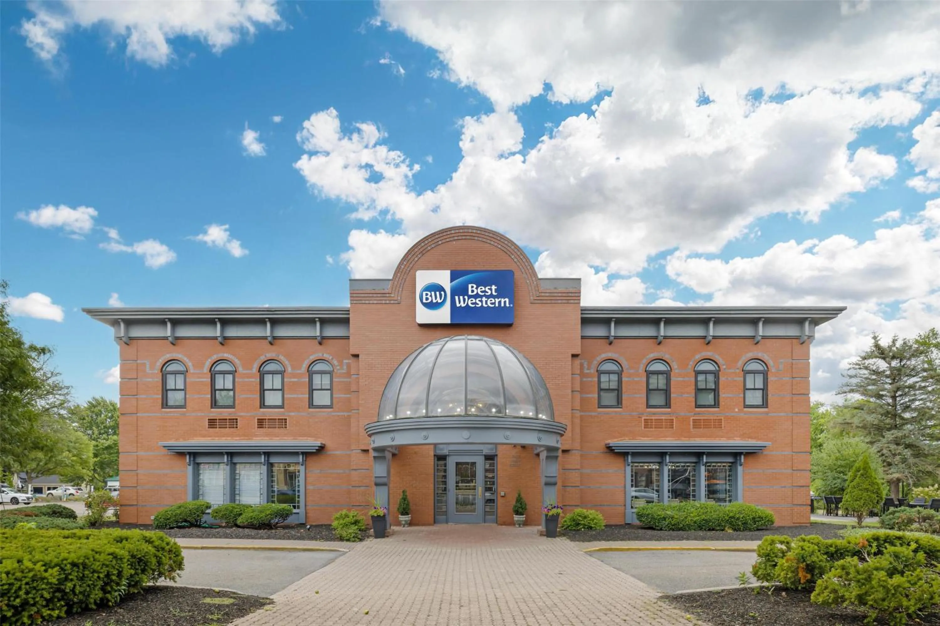 Property building in Best Western Potsdam University Park Inn