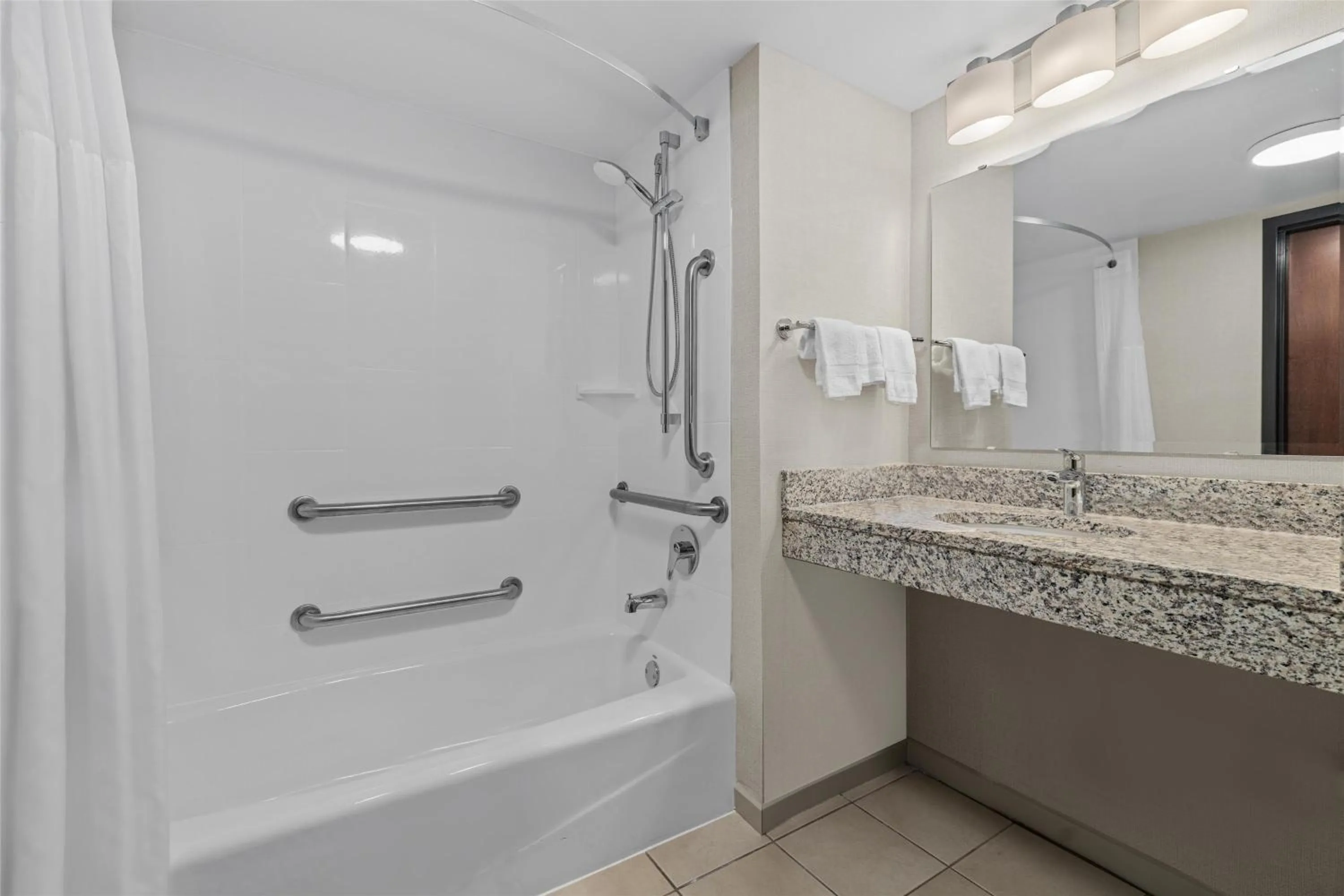 Bathroom in Drury Plaza Hotel St Louis Creve Coeur