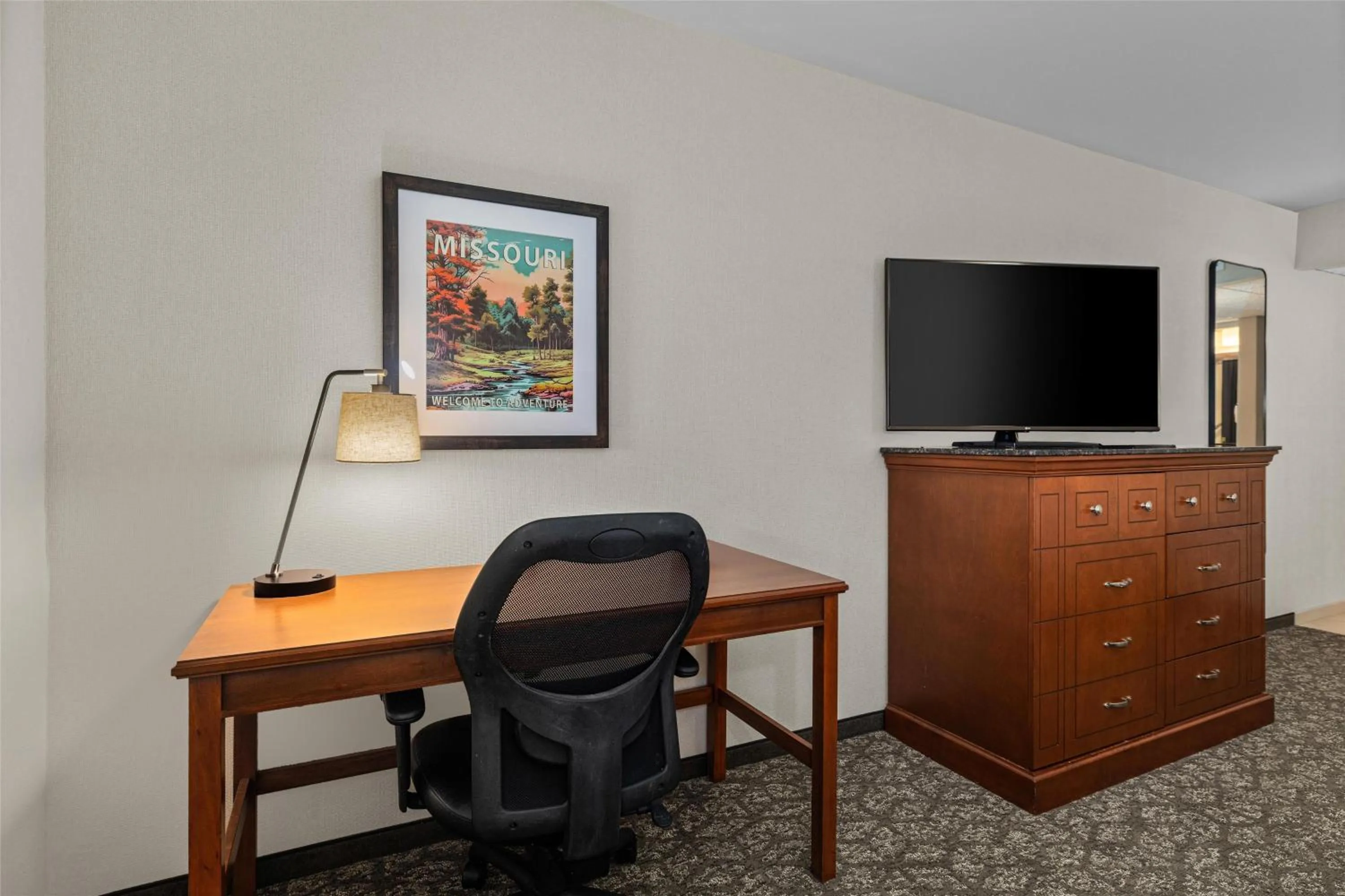 Bedroom in Drury Plaza Hotel St Louis Creve Coeur