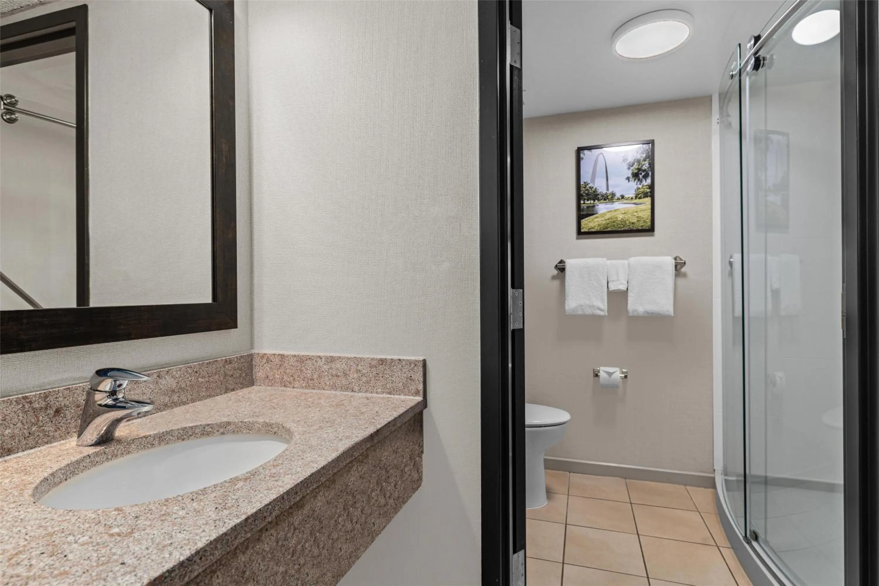 Bathroom in Drury Plaza Hotel St Louis Creve Coeur