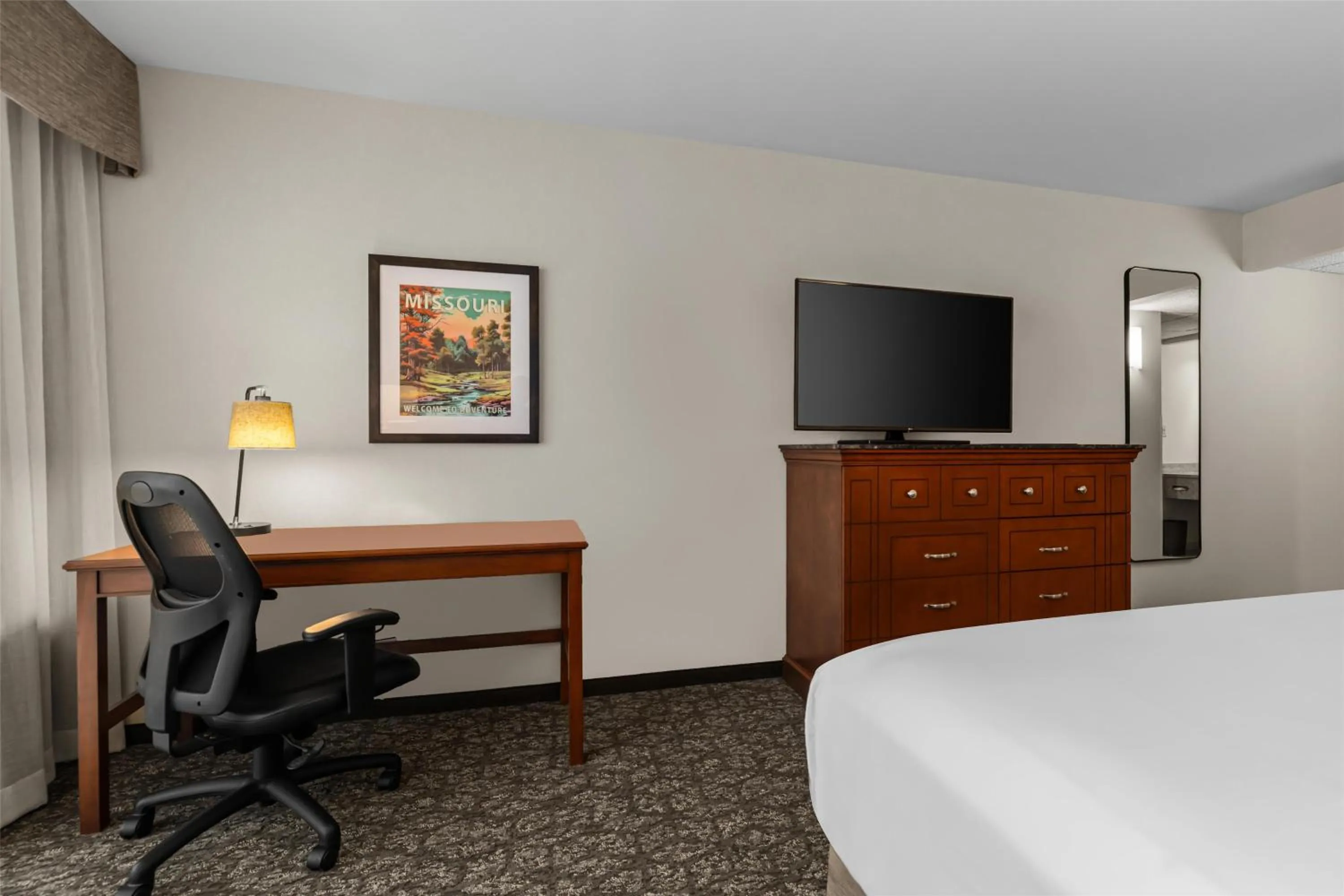 Bedroom, Bed in Drury Plaza Hotel St Louis Creve Coeur
