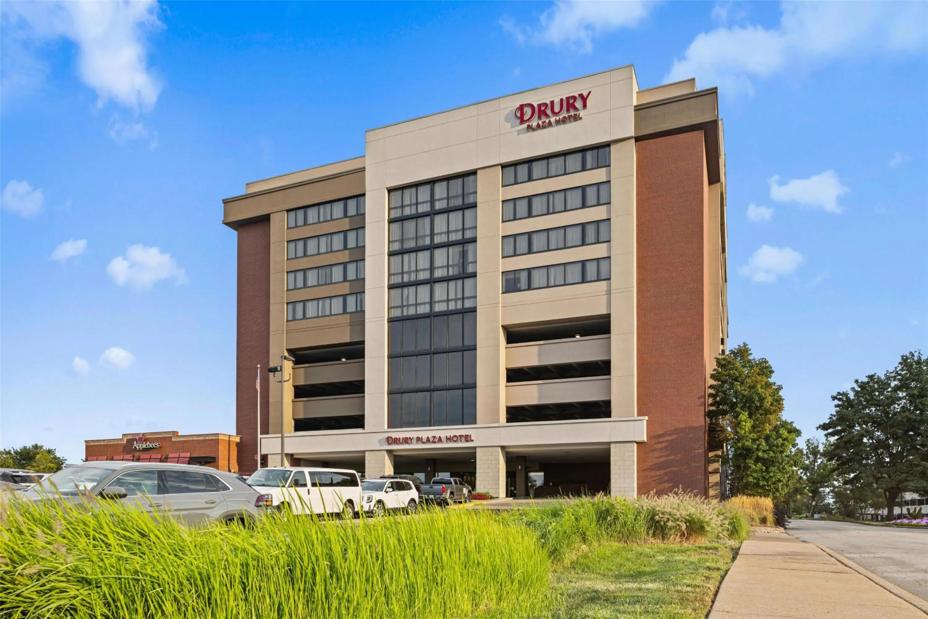 Property building in Drury Plaza Hotel St Louis Creve Coeur