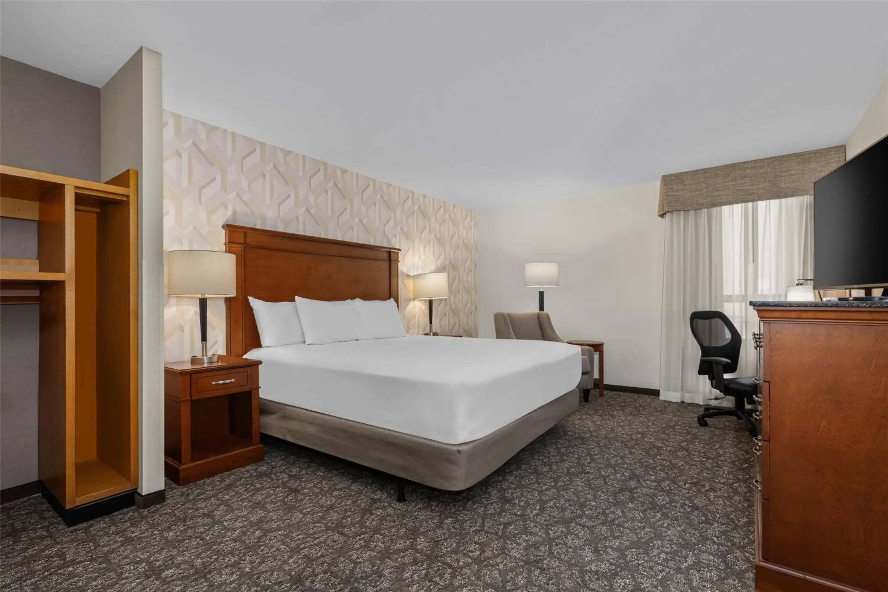 Bedroom, Bed in Drury Plaza Hotel St Louis Creve Coeur