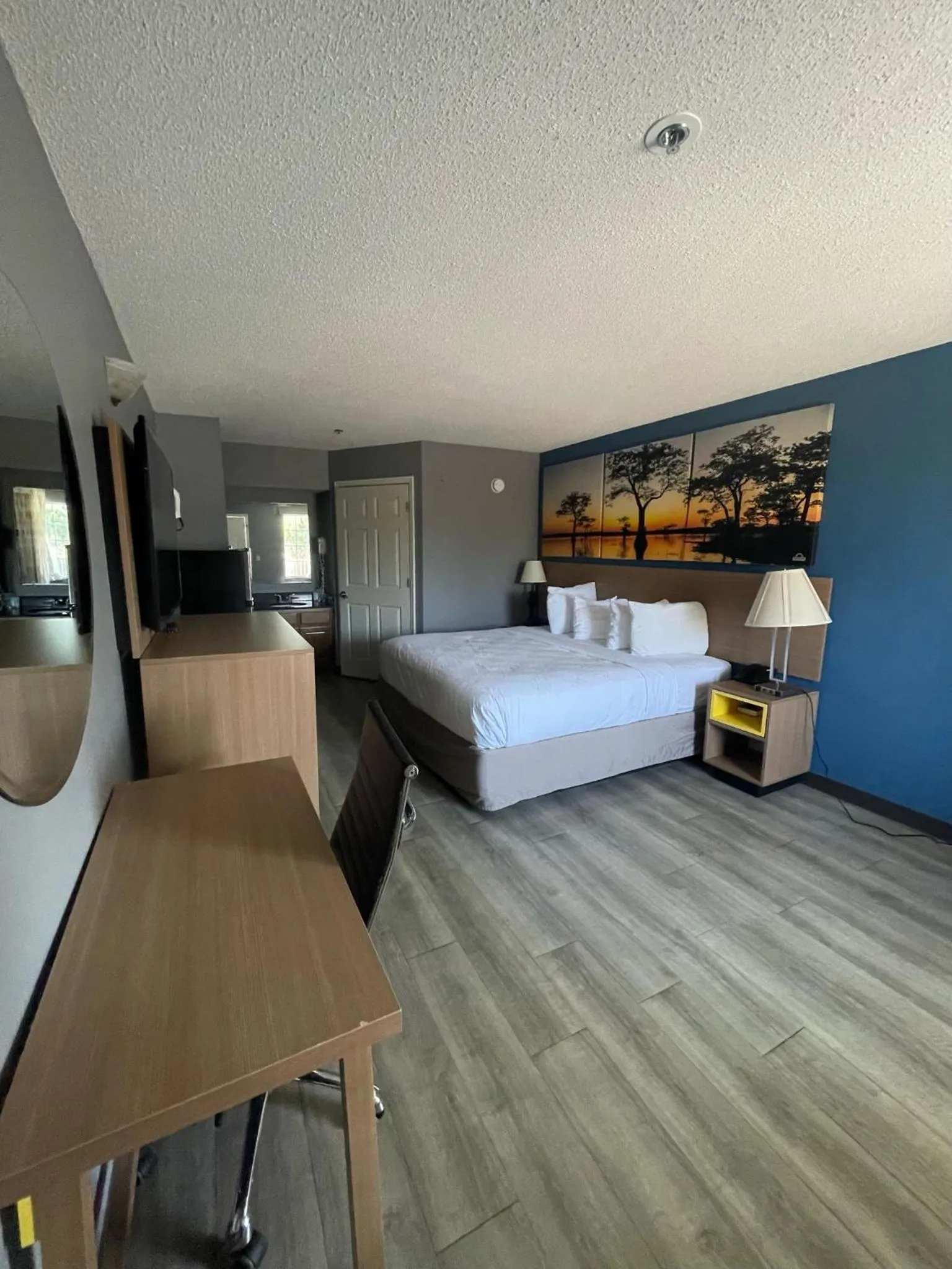 Photo of the whole room, Bed in Baymont by Wyndham Dublin