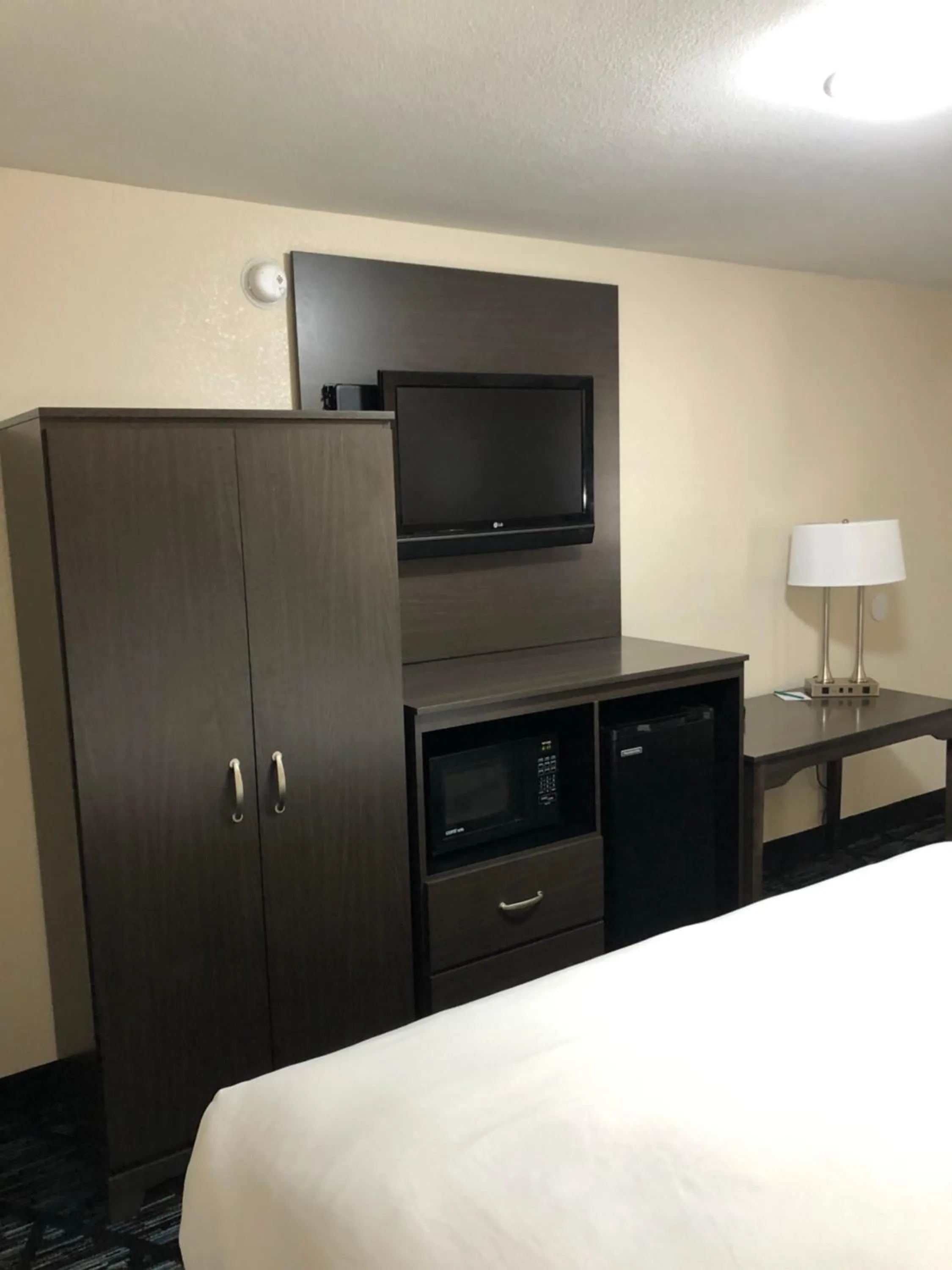 Bed in Quality Inn Cameron