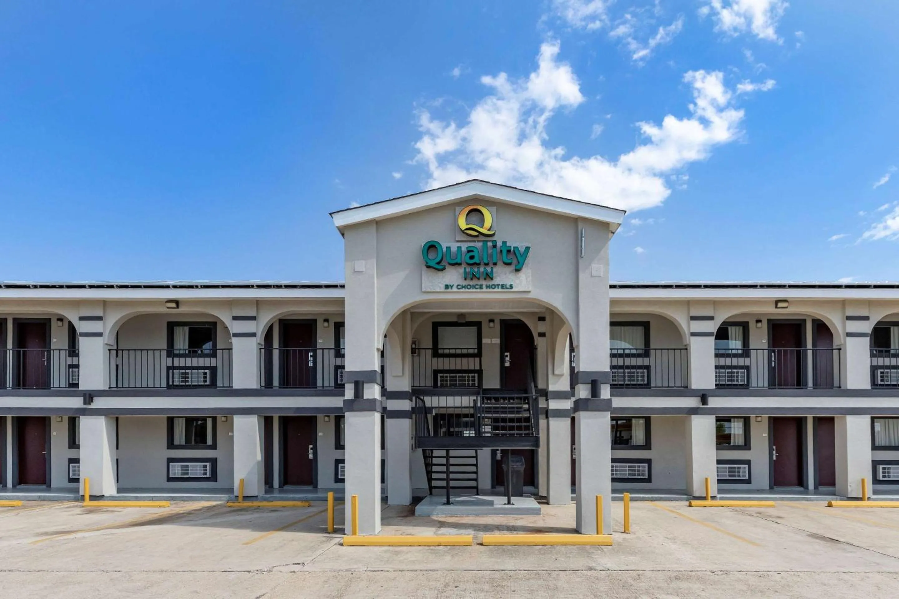 Property building in Quality Inn Cameron