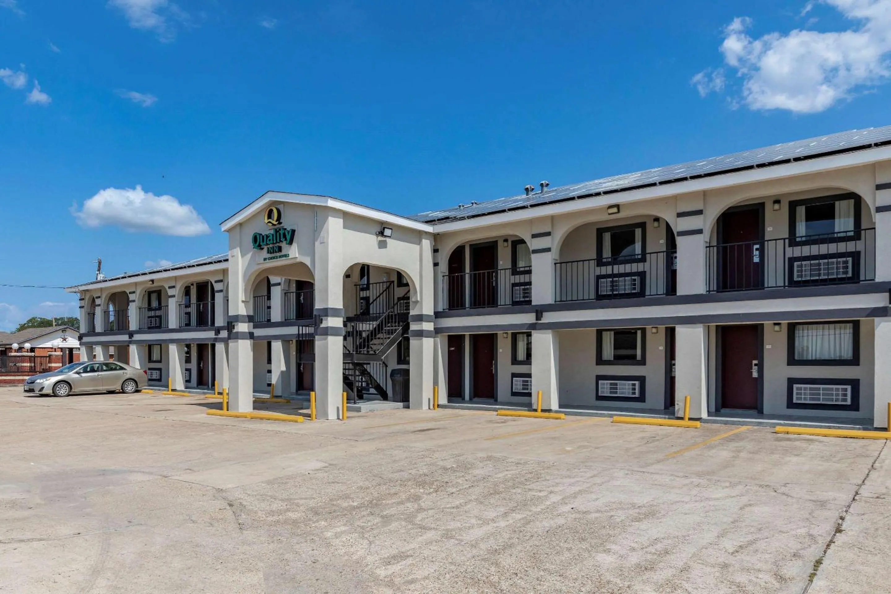 Property building in Quality Inn Cameron