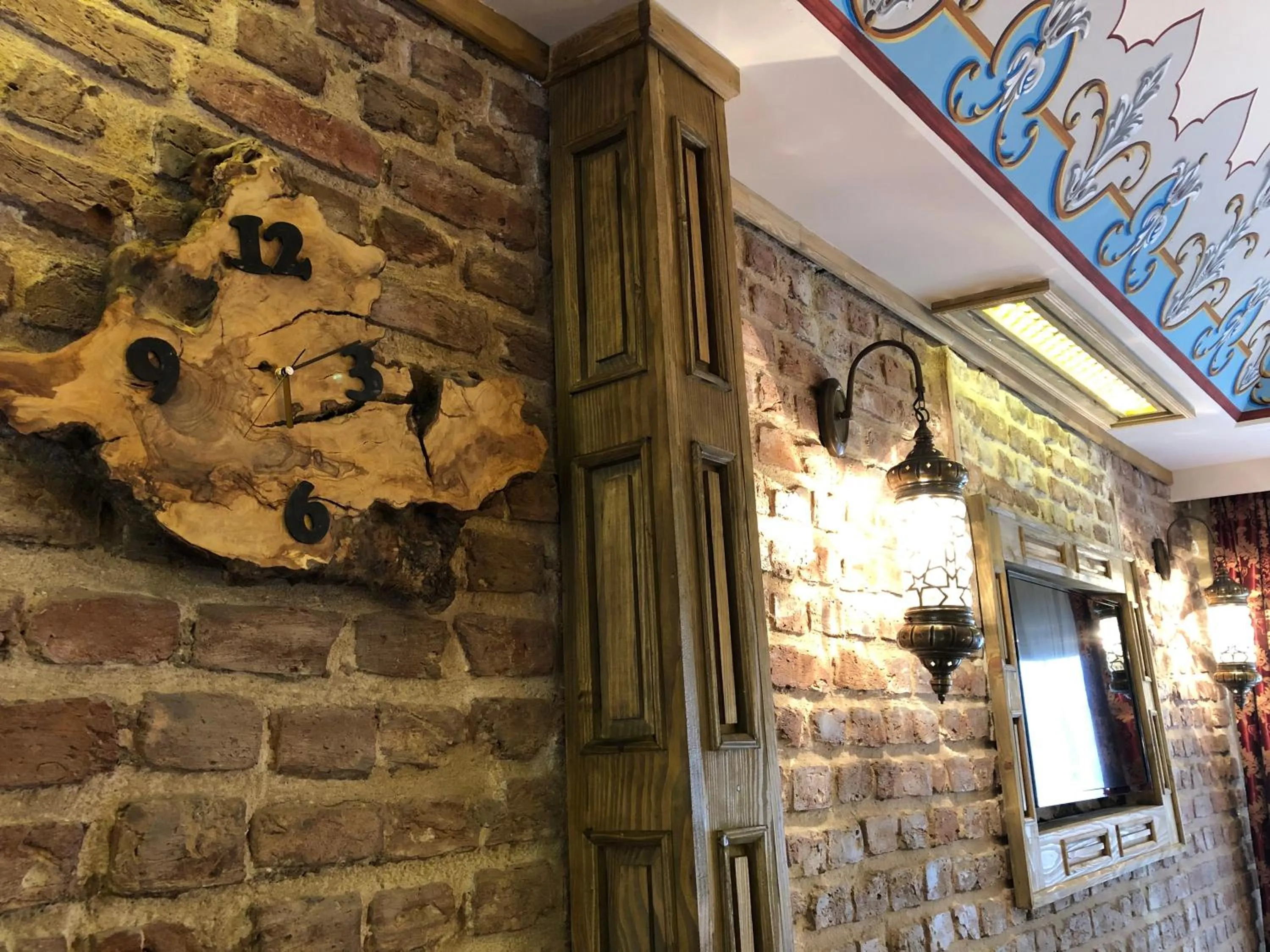 Living room in Enderun by Otantik Suites