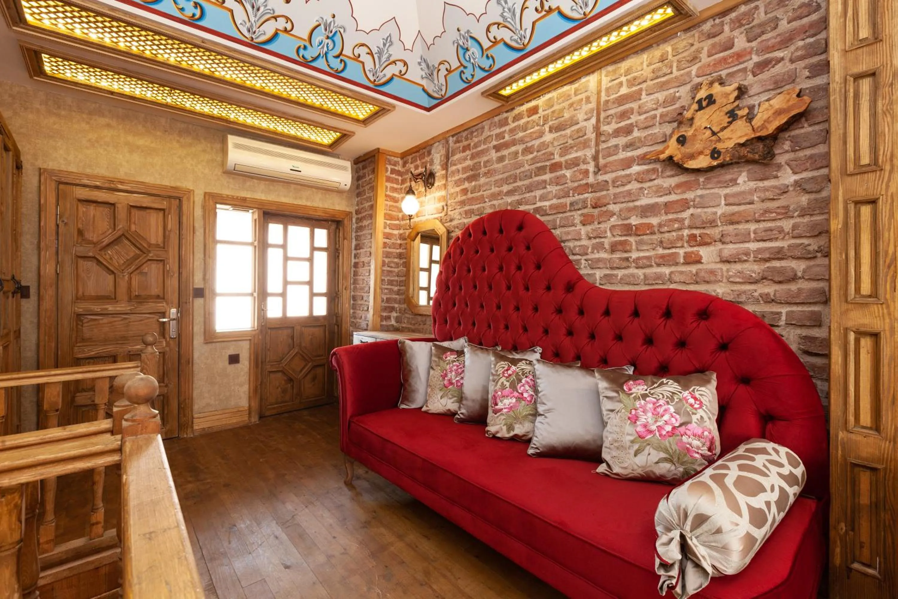 Living room in Enderun by Otantik Suites