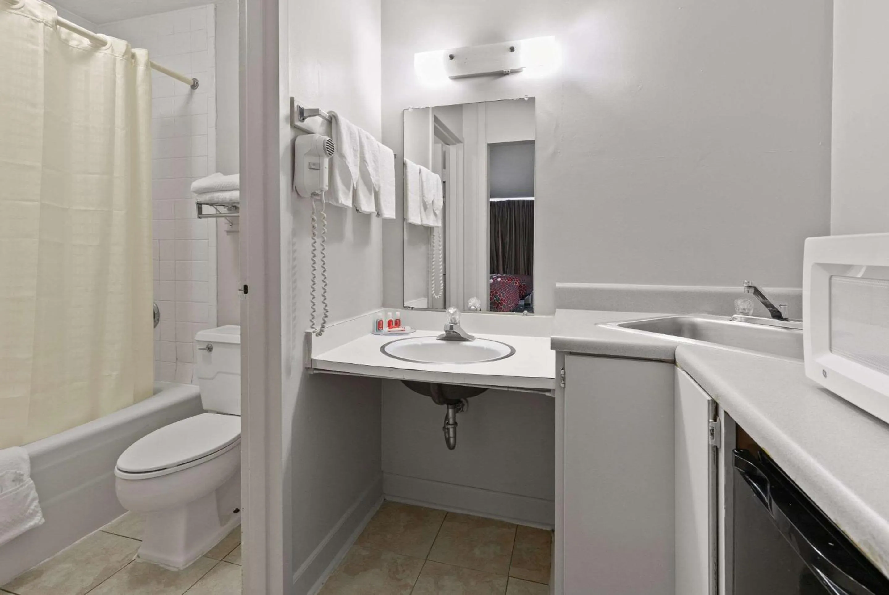 Bedroom in Econo Lodge Clemson - University Area