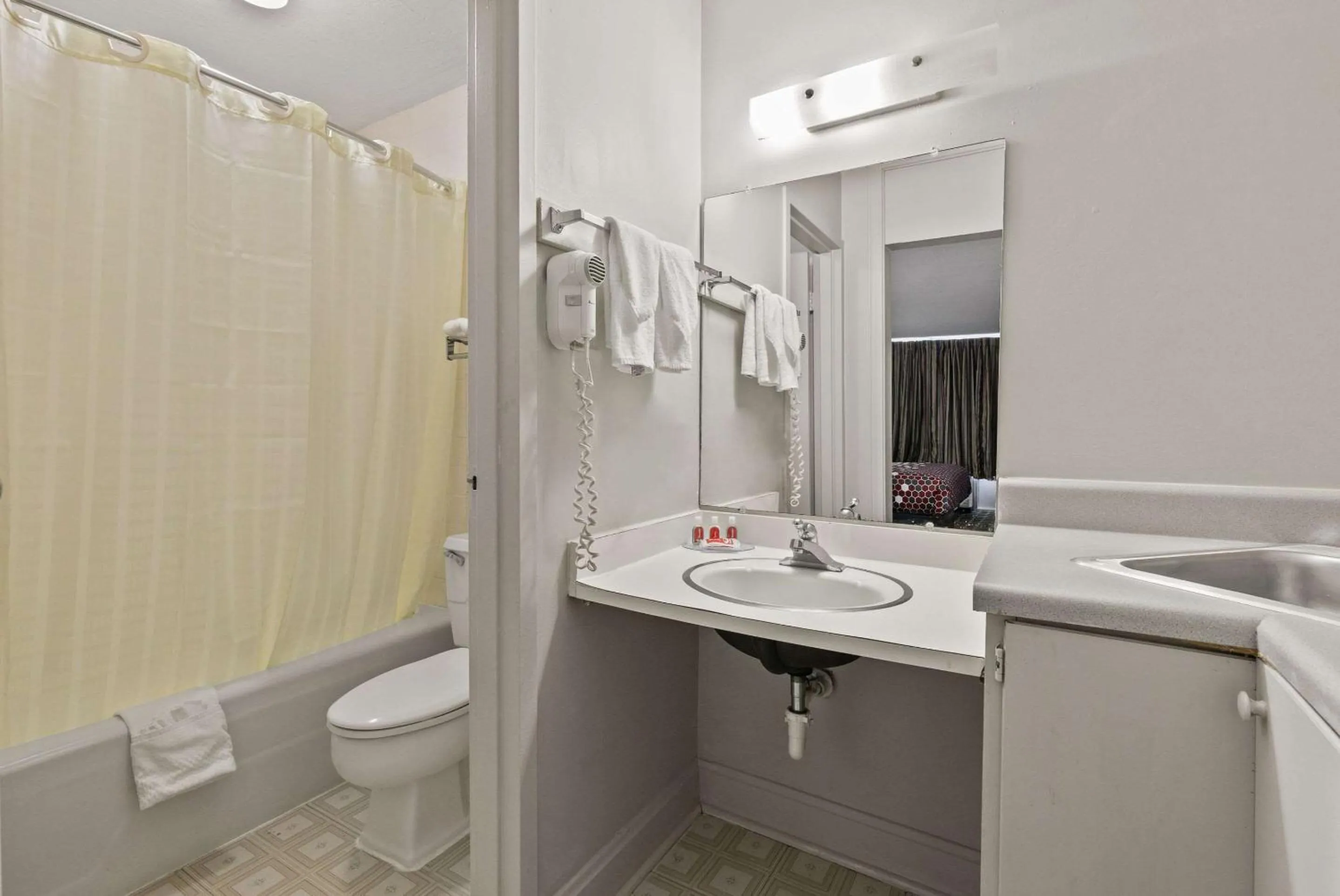 Bedroom in Econo Lodge Clemson - University Area