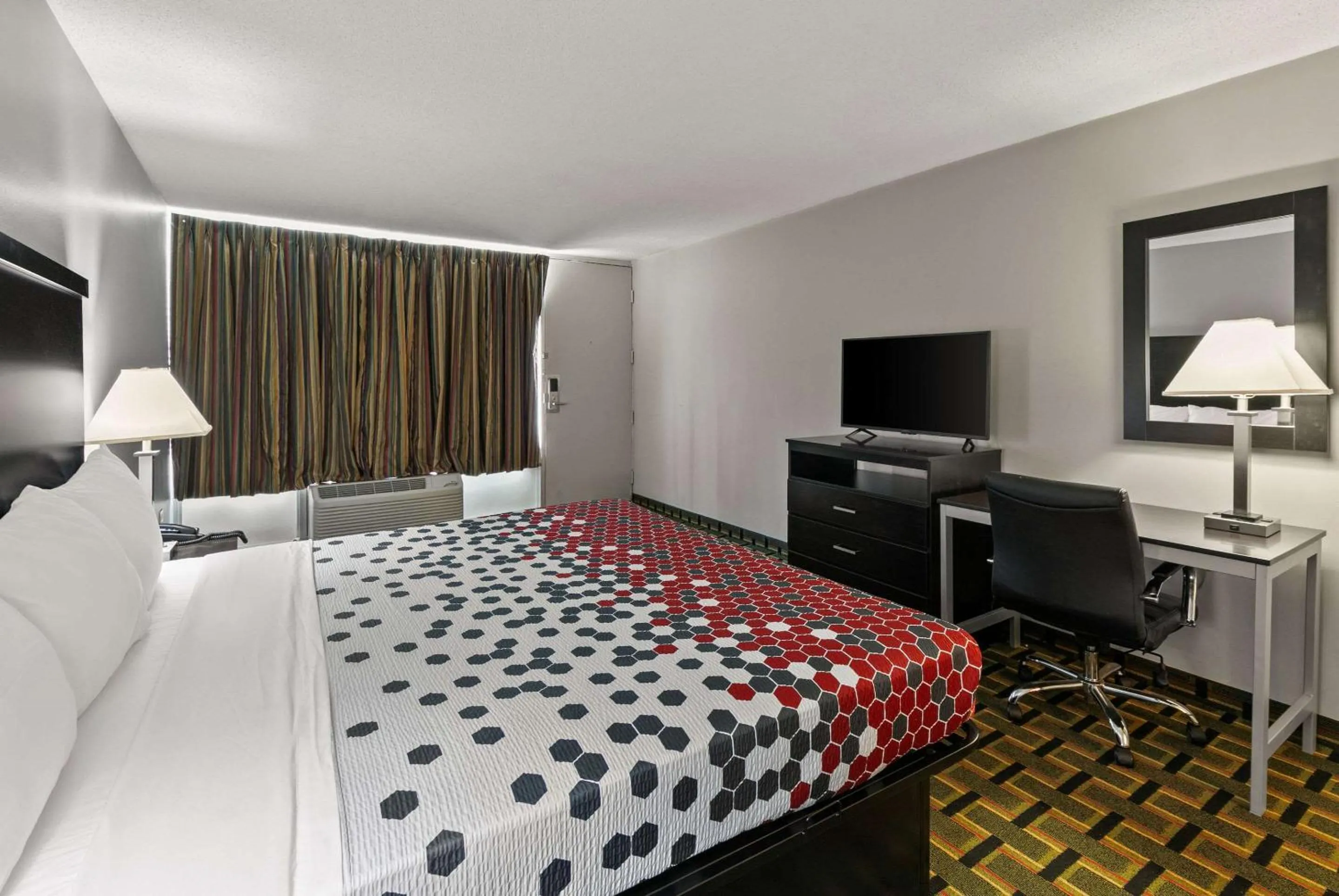 Bedroom, Bed in Econo Lodge Clemson - University Area