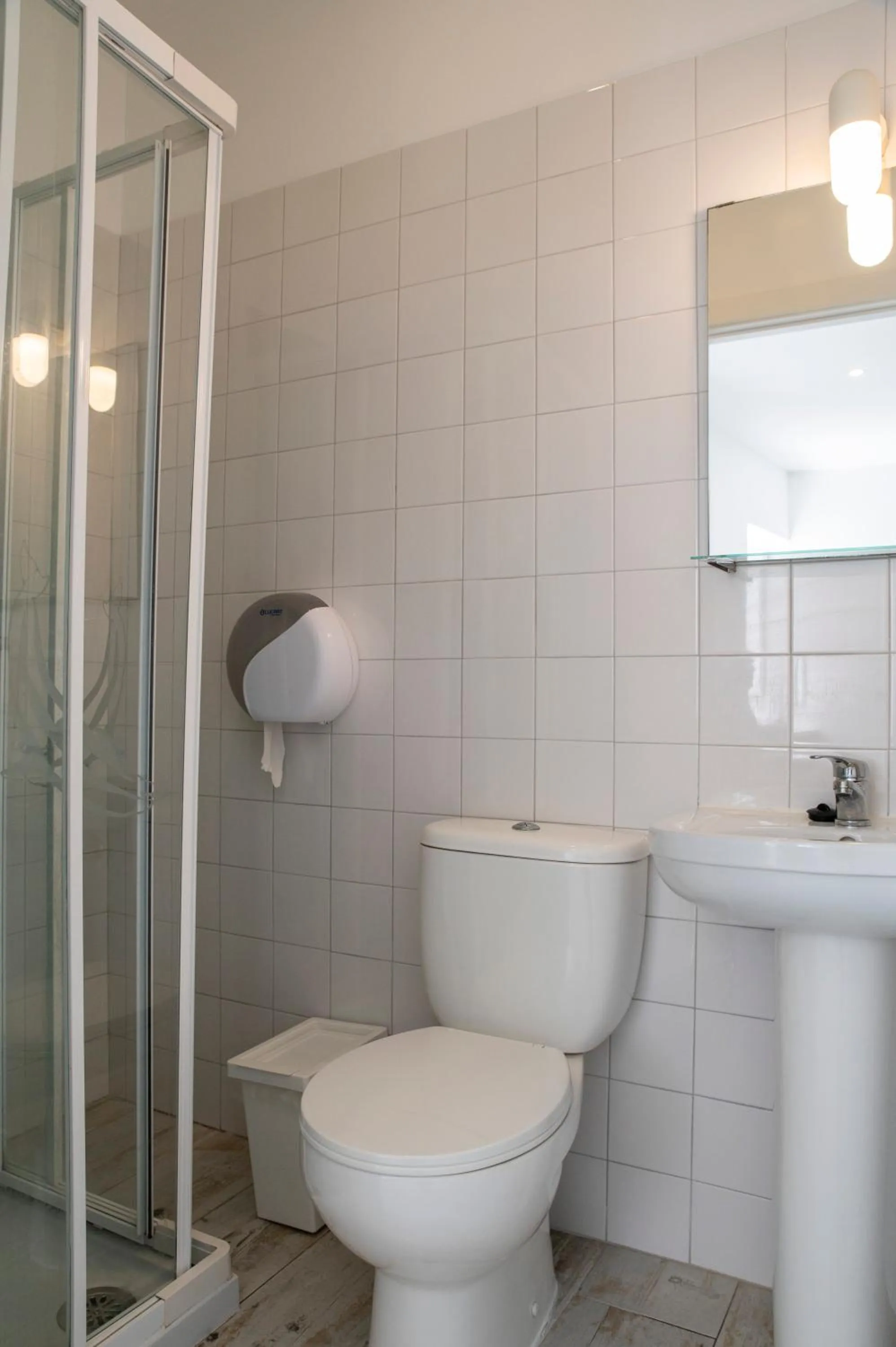 Shower in WOT Peniche Social