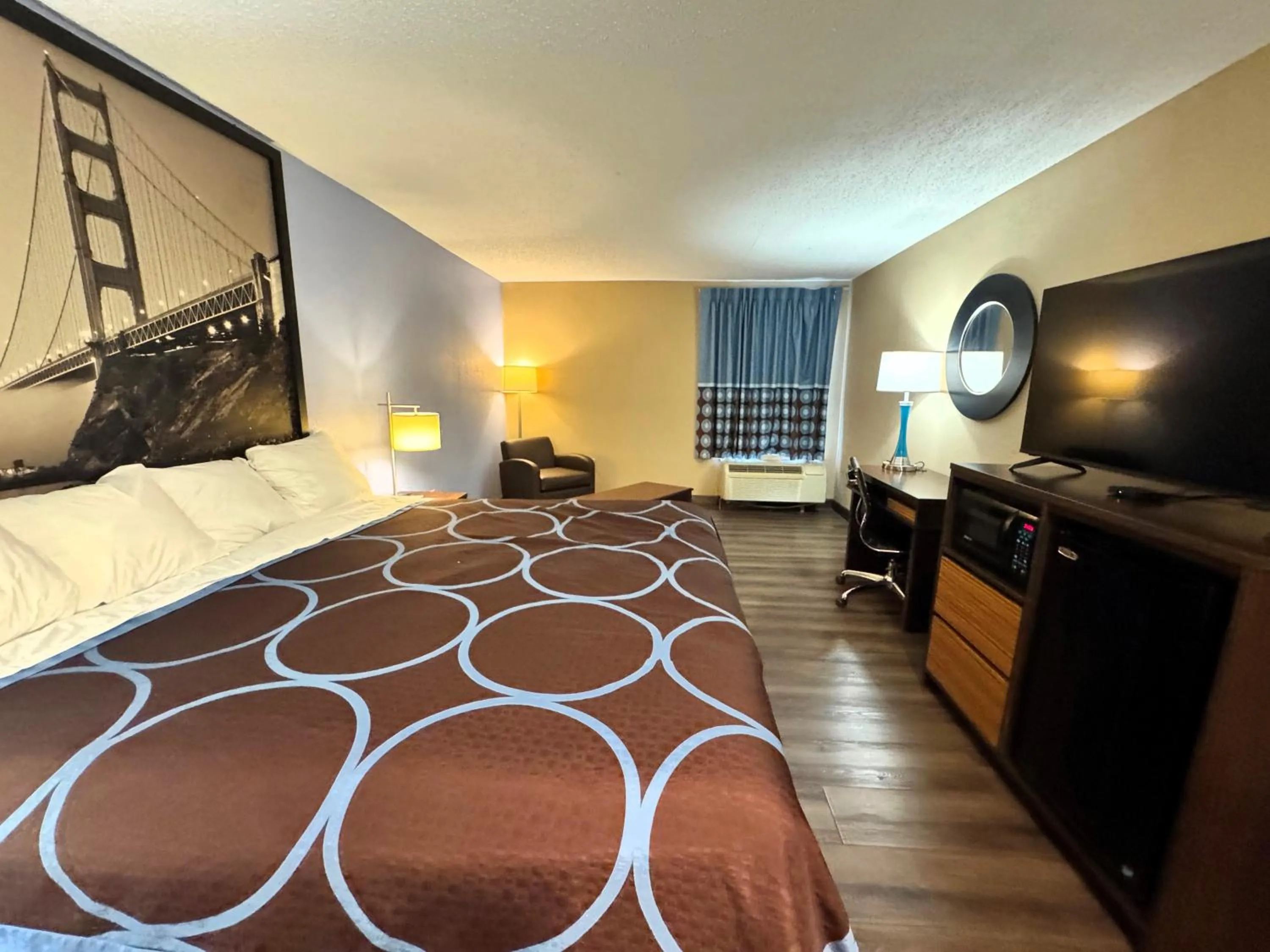 Photo of the whole room, Bed in Super 8 by Wyndham Booneville