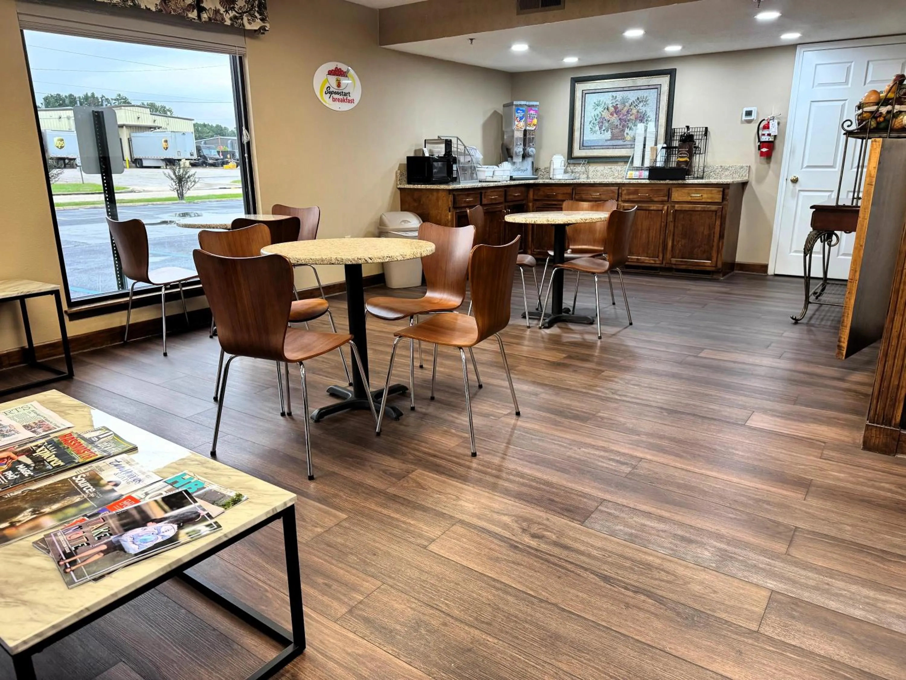 Breakfast in Super 8 by Wyndham Booneville