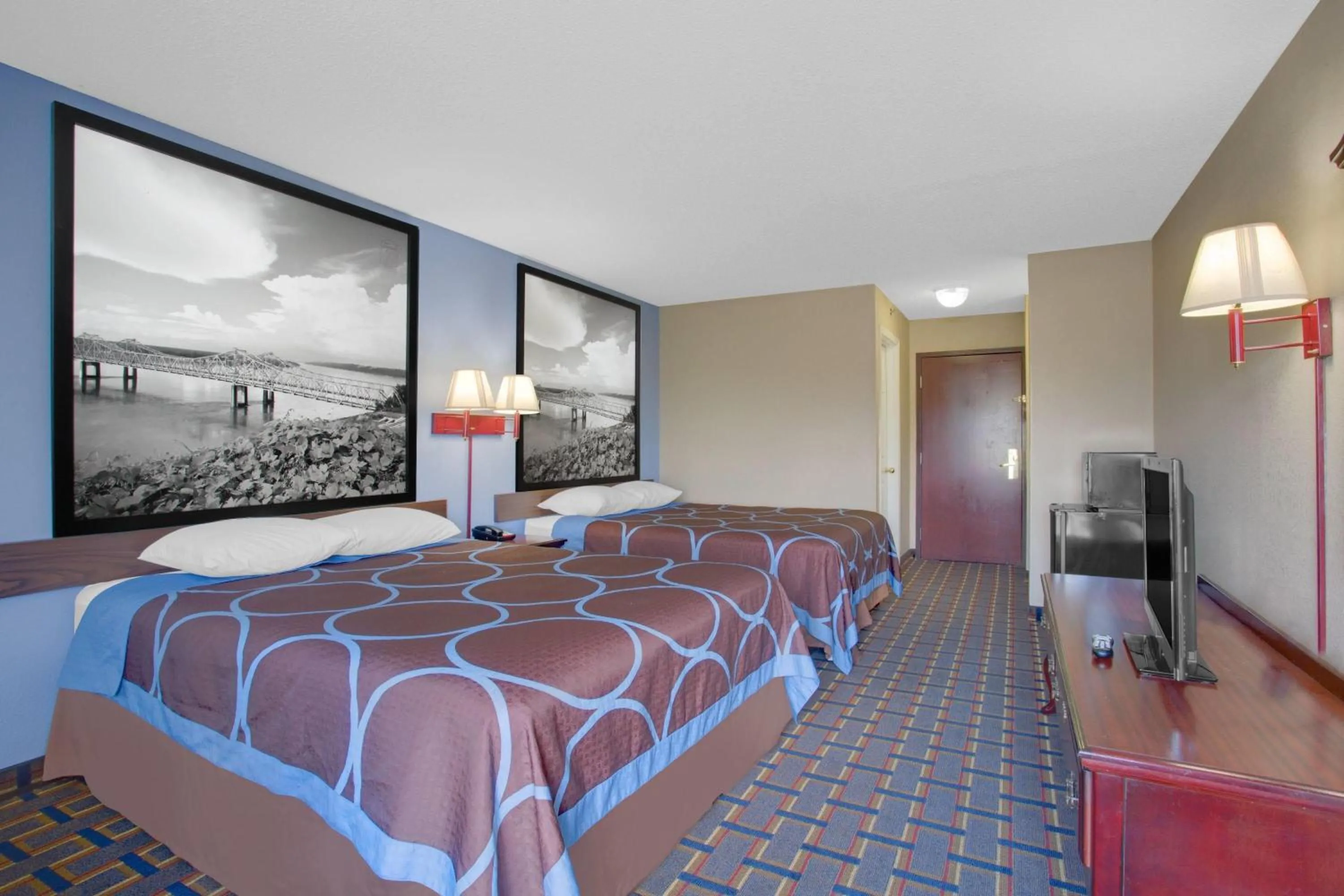 Photo of the whole room, Bed in Super 8 by Wyndham Booneville