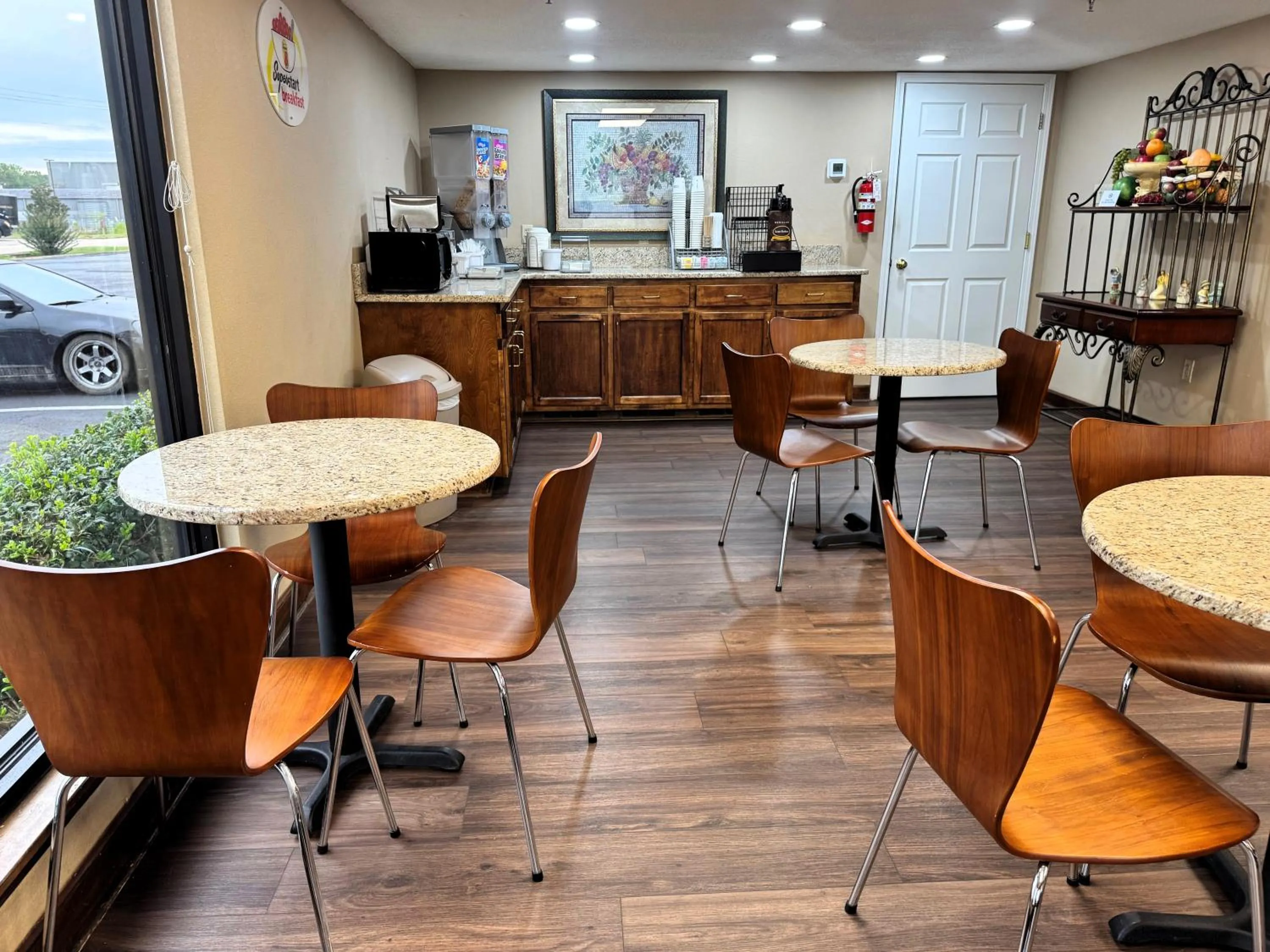 Breakfast in Super 8 by Wyndham Booneville