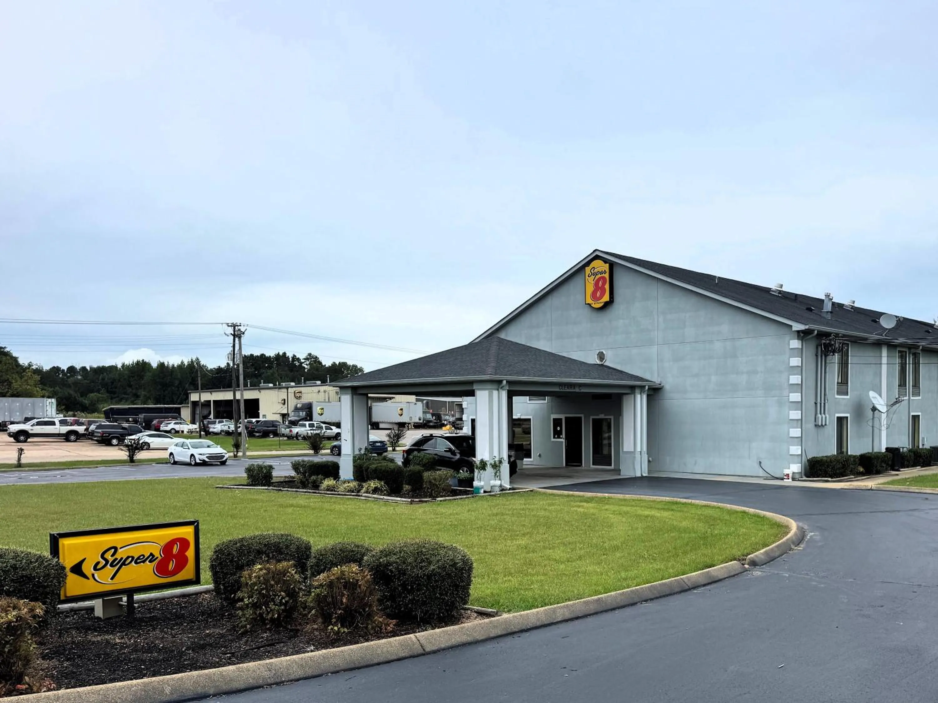 Property building in Super 8 by Wyndham Booneville