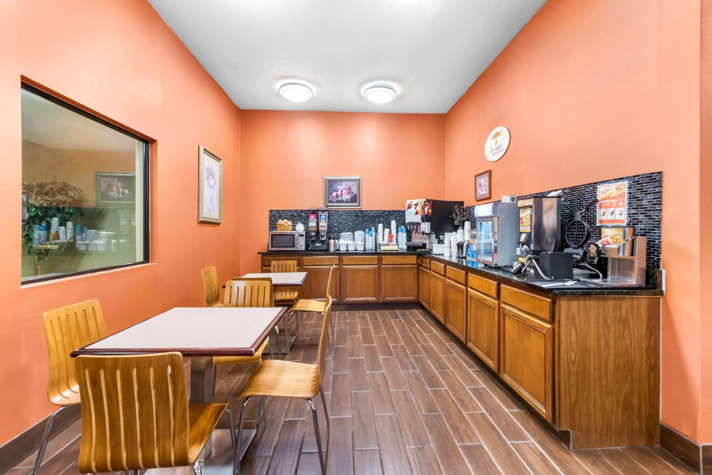 Restaurant/places to eat in Super 8 by Wyndham Bellefontaine