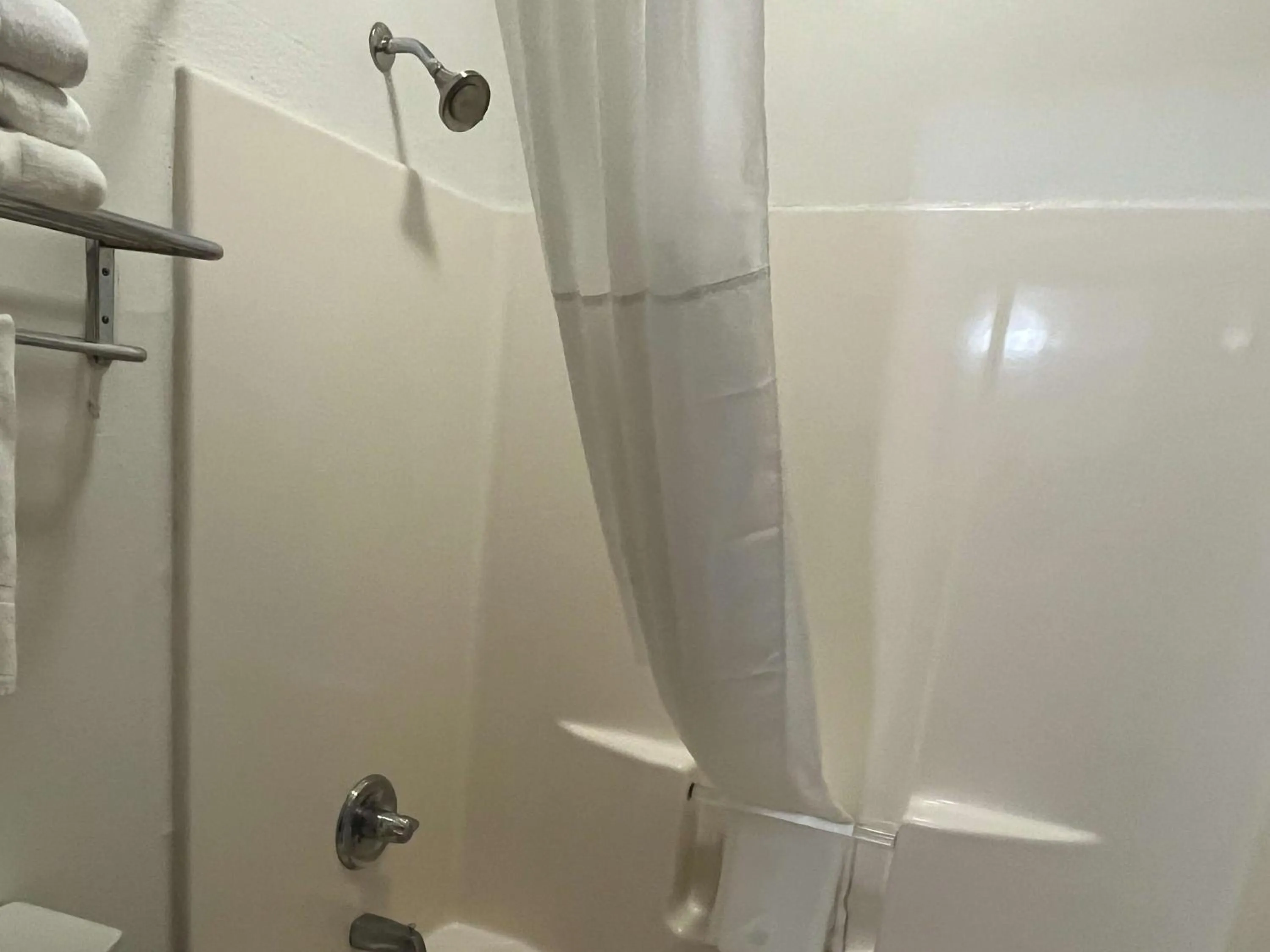 Bedroom in Motel 6 Portland, IN