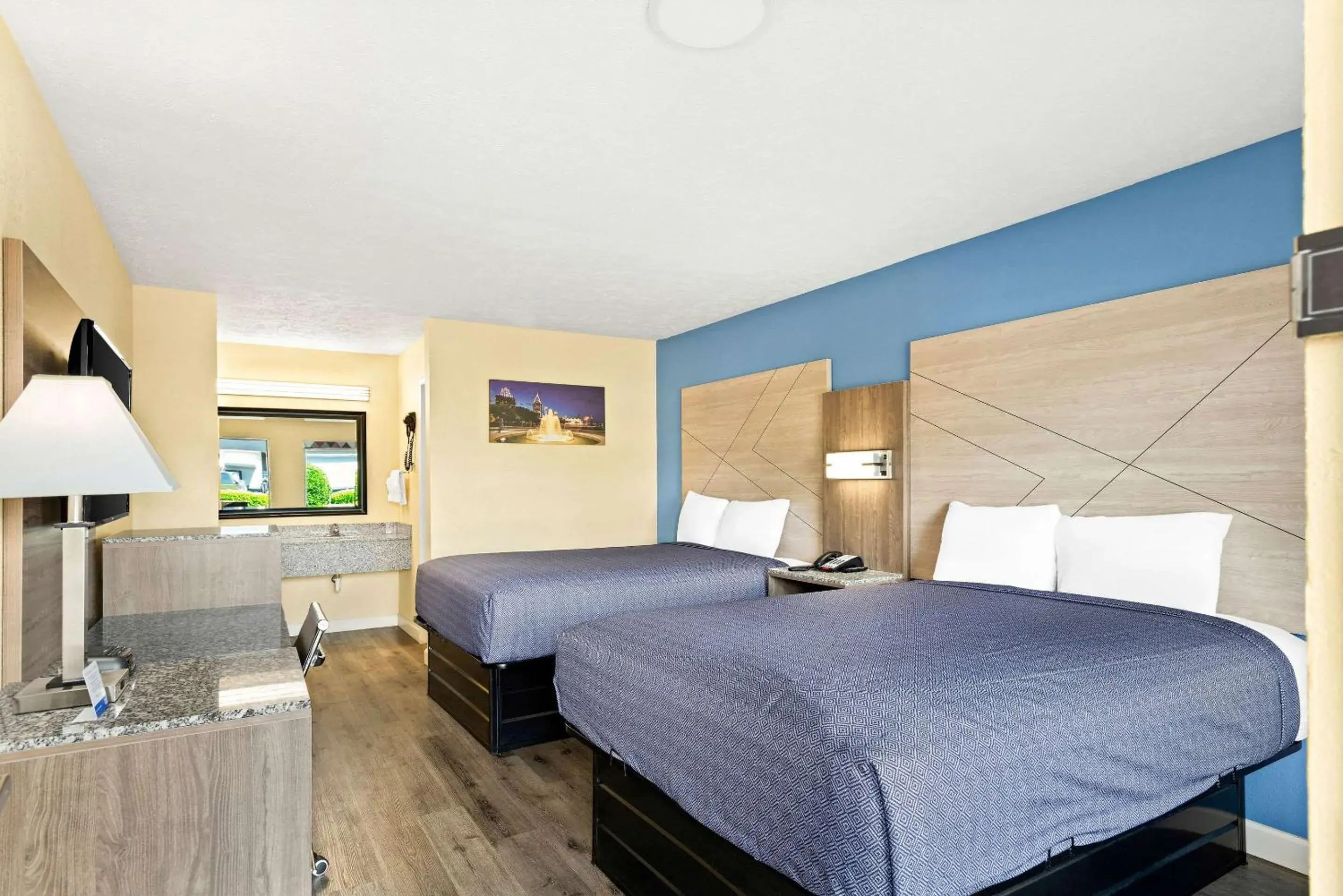 Standard Queen Room with Two Queen Beds in Rodeway Inn Oxford Standard Queen Room with Two Queen Beds in Rodeway Inn Oxford