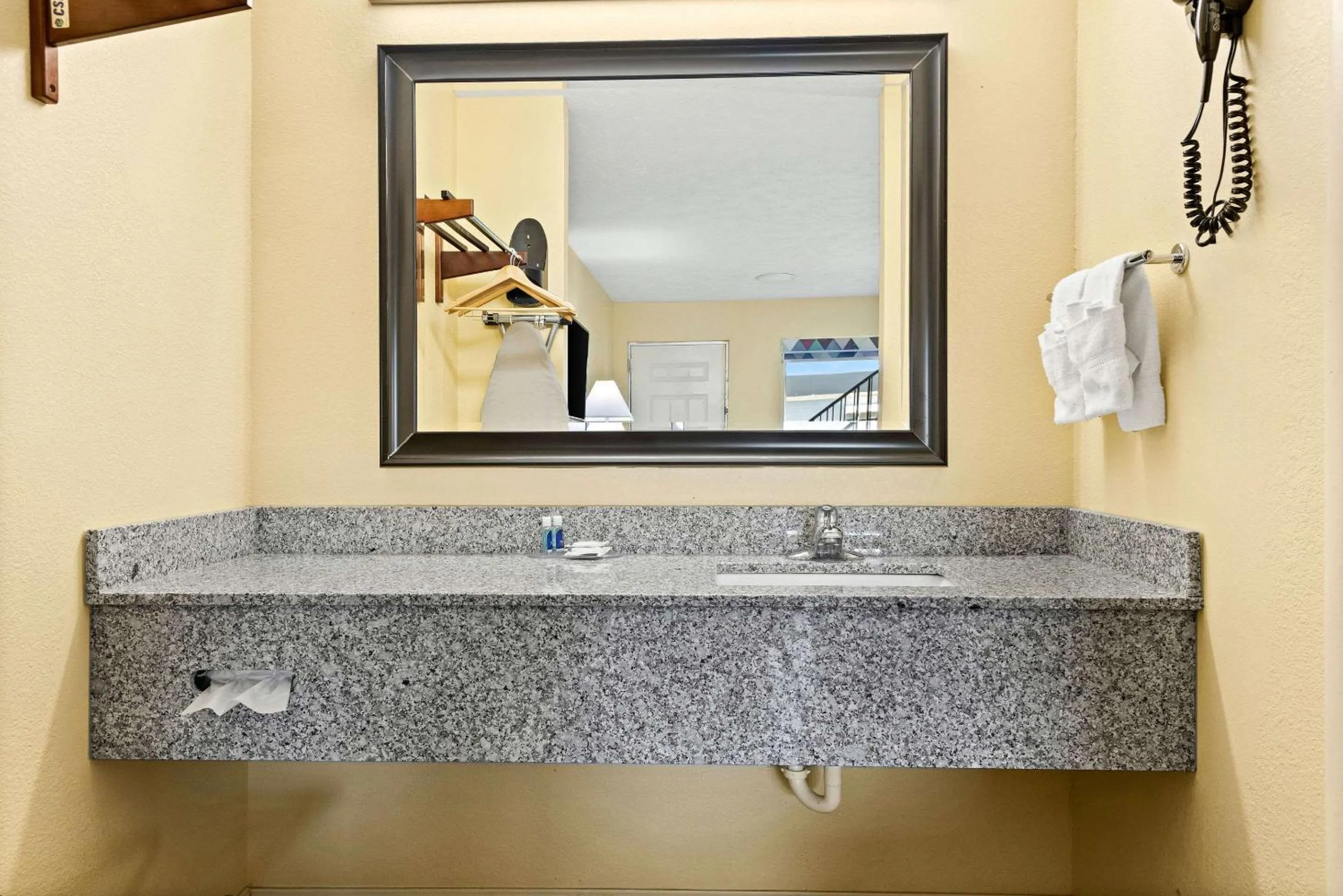 Bedroom in Rodeway Inn Oxford