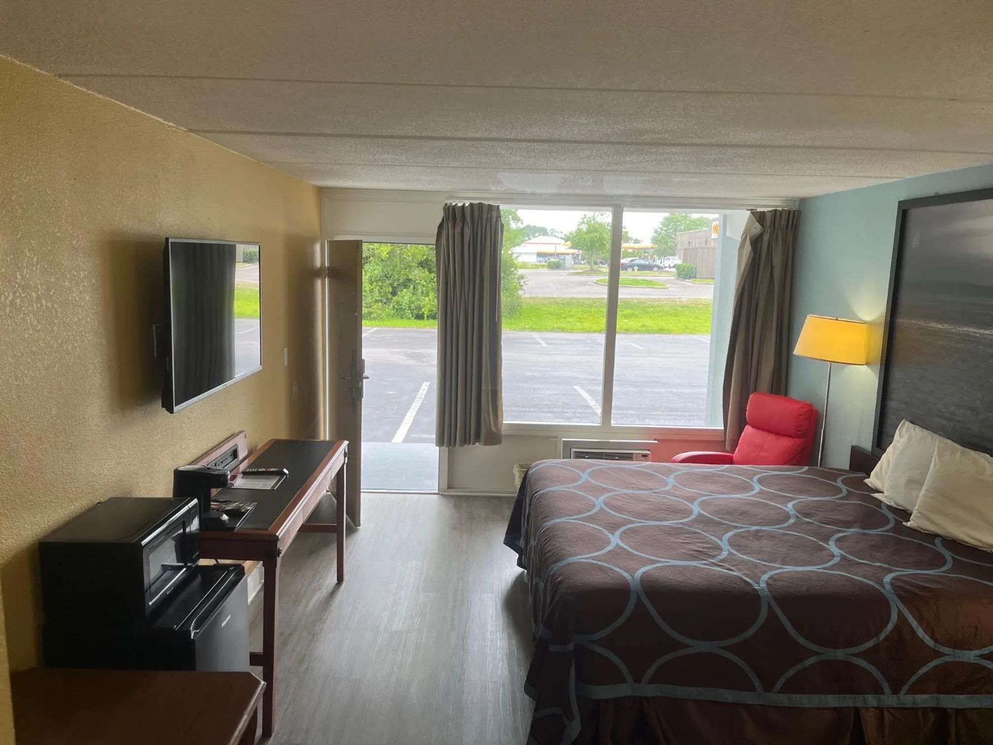 Bed in Super 8 By Wyndham Kingsland I-95 Naval Base Area