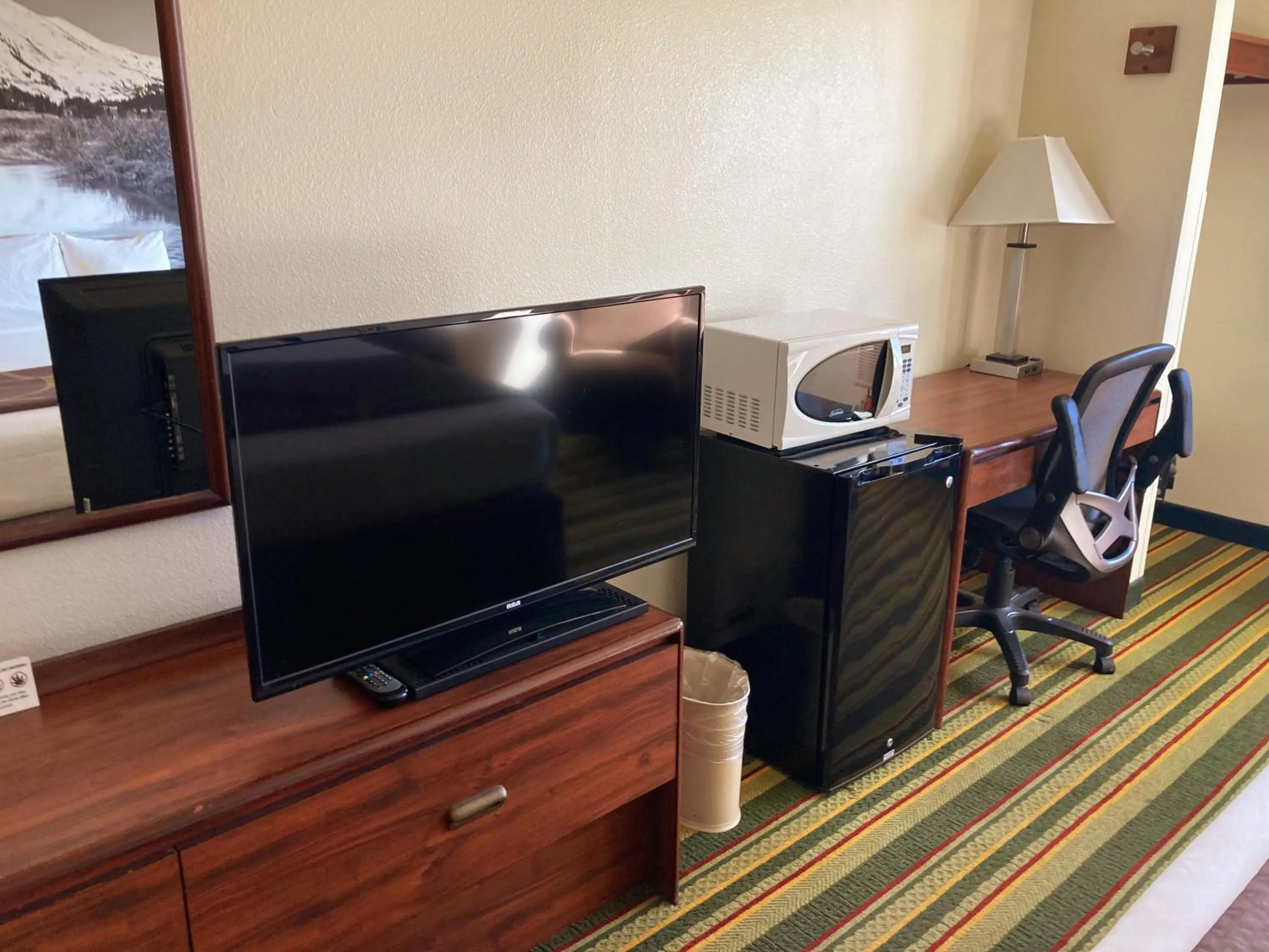TV and multimedia in Super 8 by Wyndham Windsor